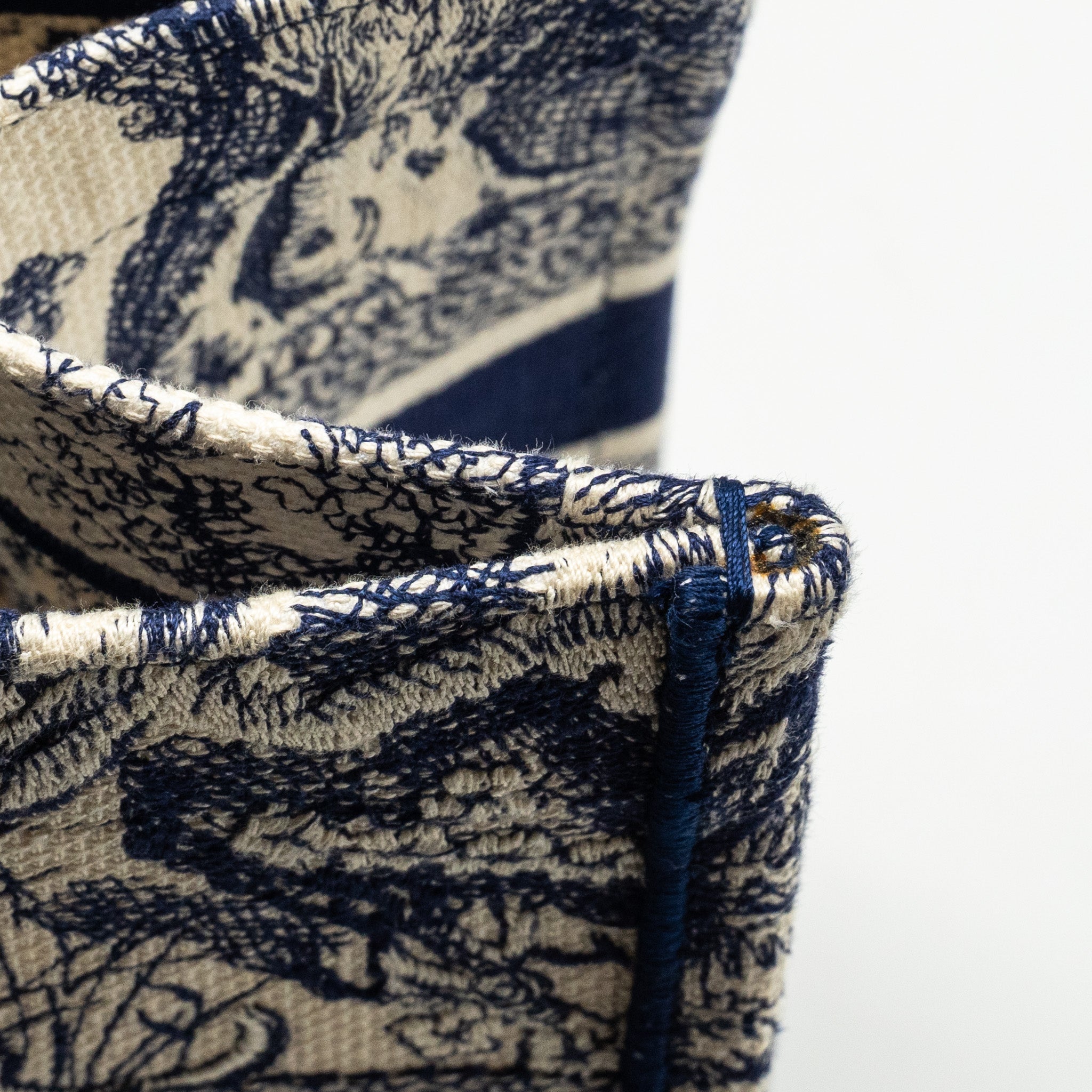 dior-medium-book-tote-toile-de-jouy-emboidery