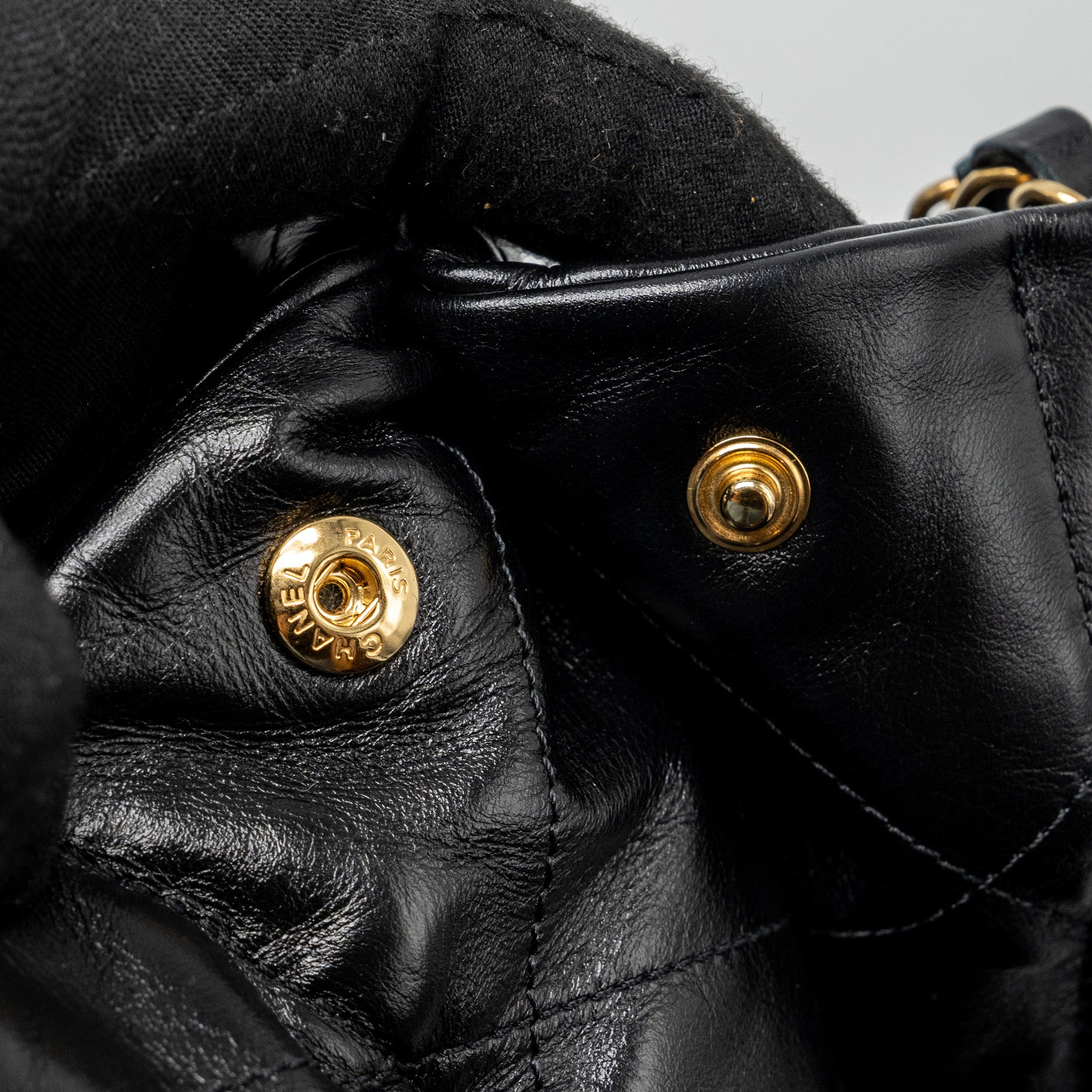 chanel-medium-22-bag-shiny-calfskin-black-ghw-microchip-2