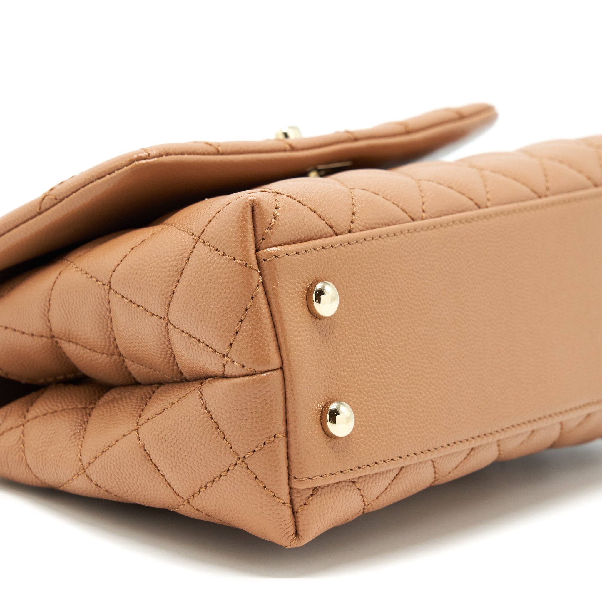 chanel-21p-small-coco-handle-caviar-nb356-caramel-lghw