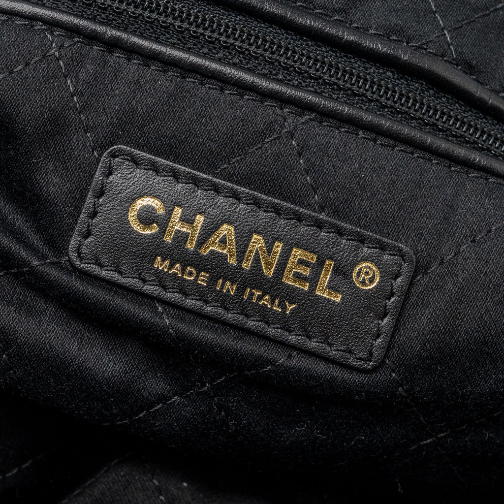 chanel-medium-22-bag-shiny-calfskin-black-ghw-microchip-2