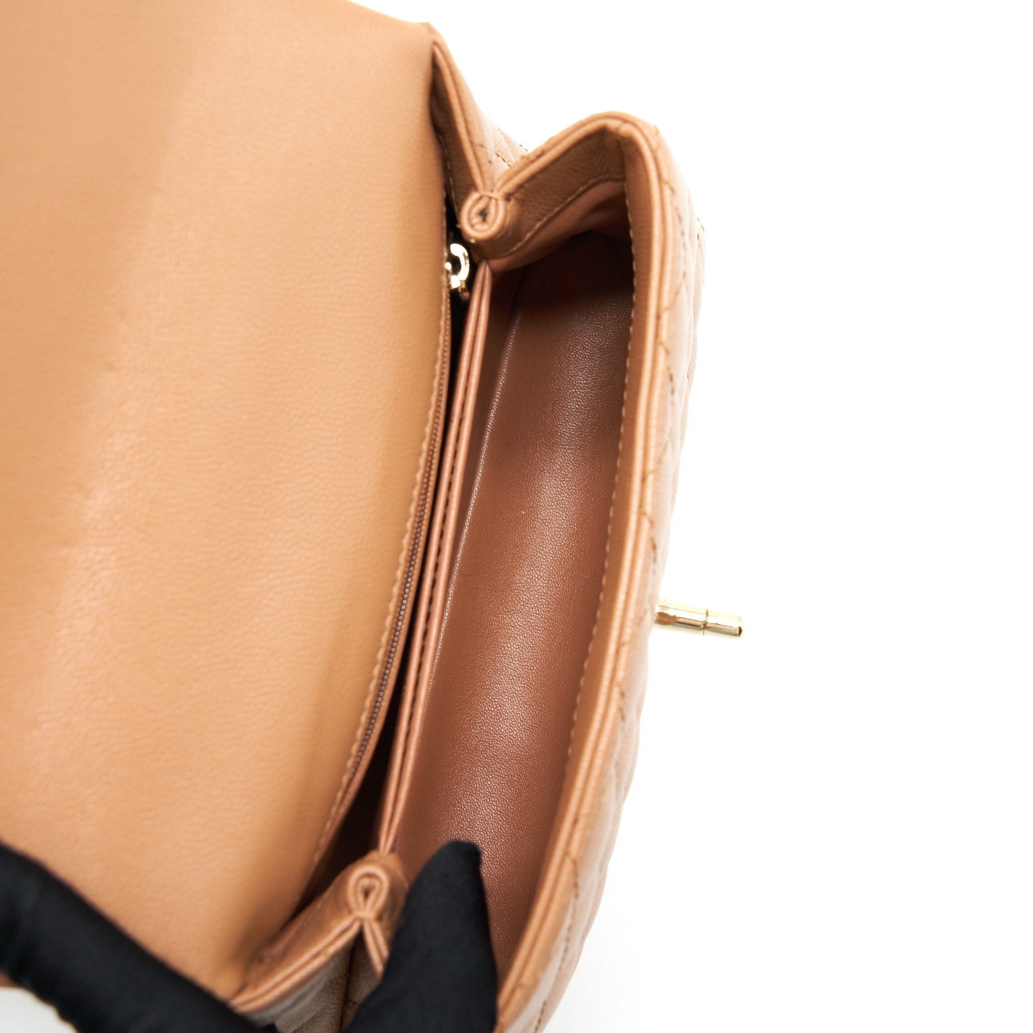 chanel-21p-small-coco-handle-caviar-nb356-caramel-lghw