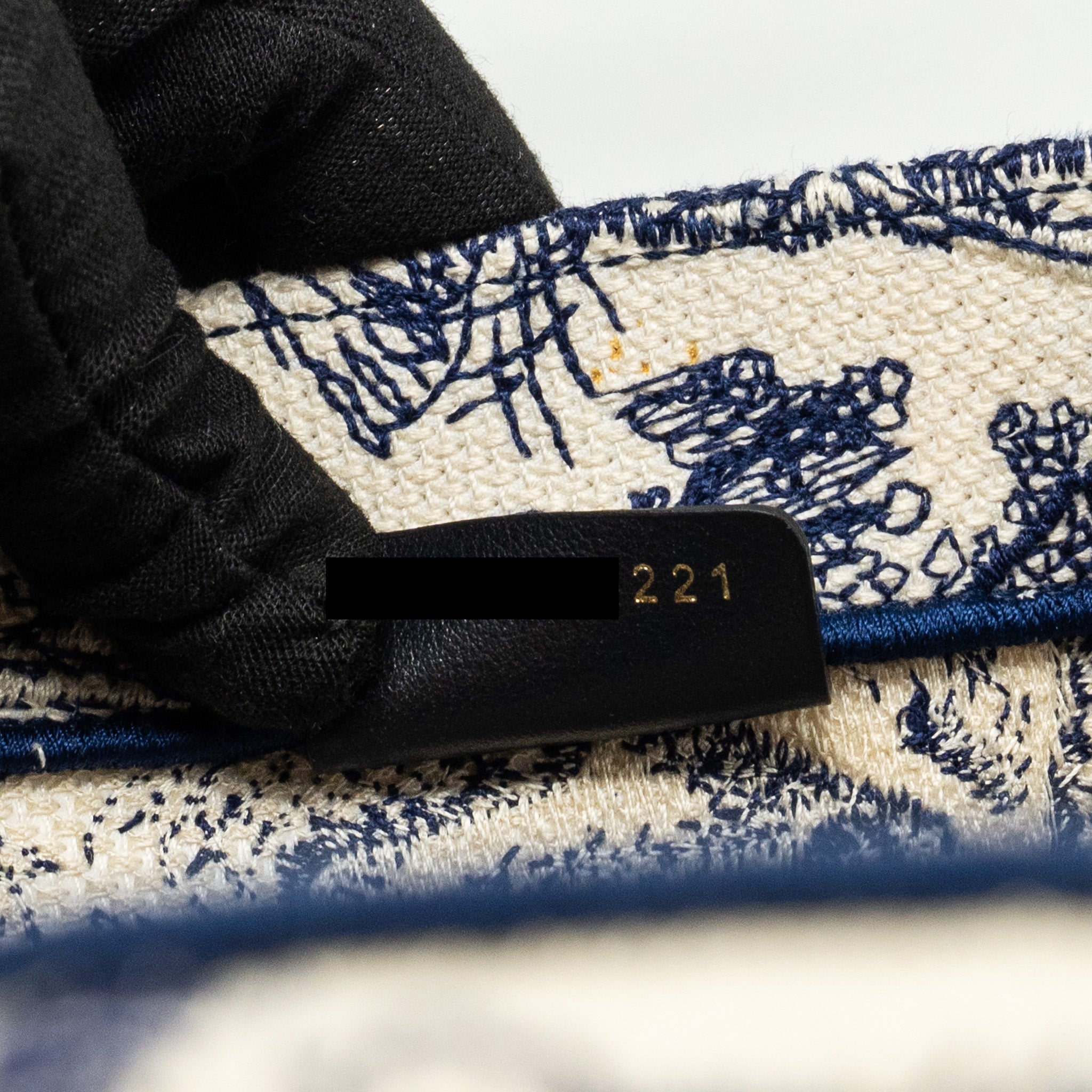 dior-medium-book-tote-toile-de-jouy-emboidery