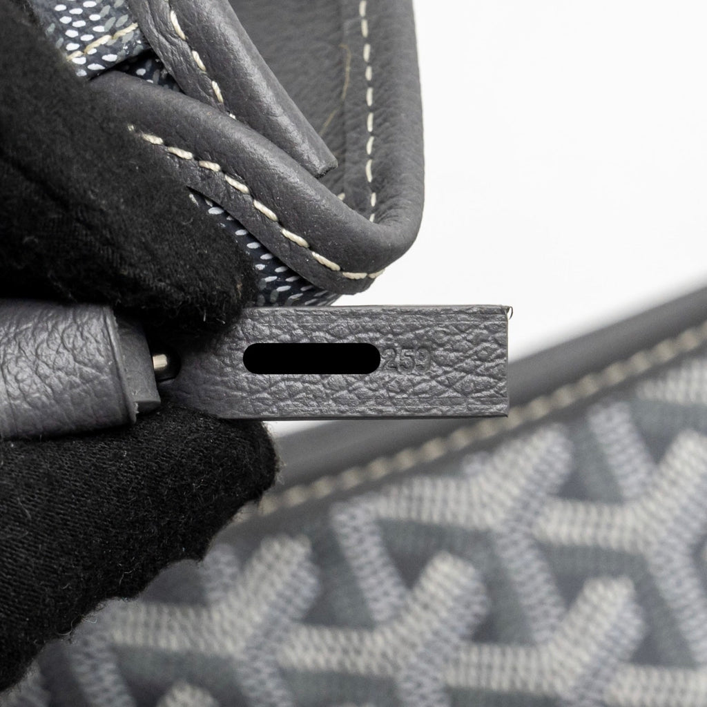 goyard-boheme-hobo-pm-bag-goyardine-canvas-calfskin-gris-shw