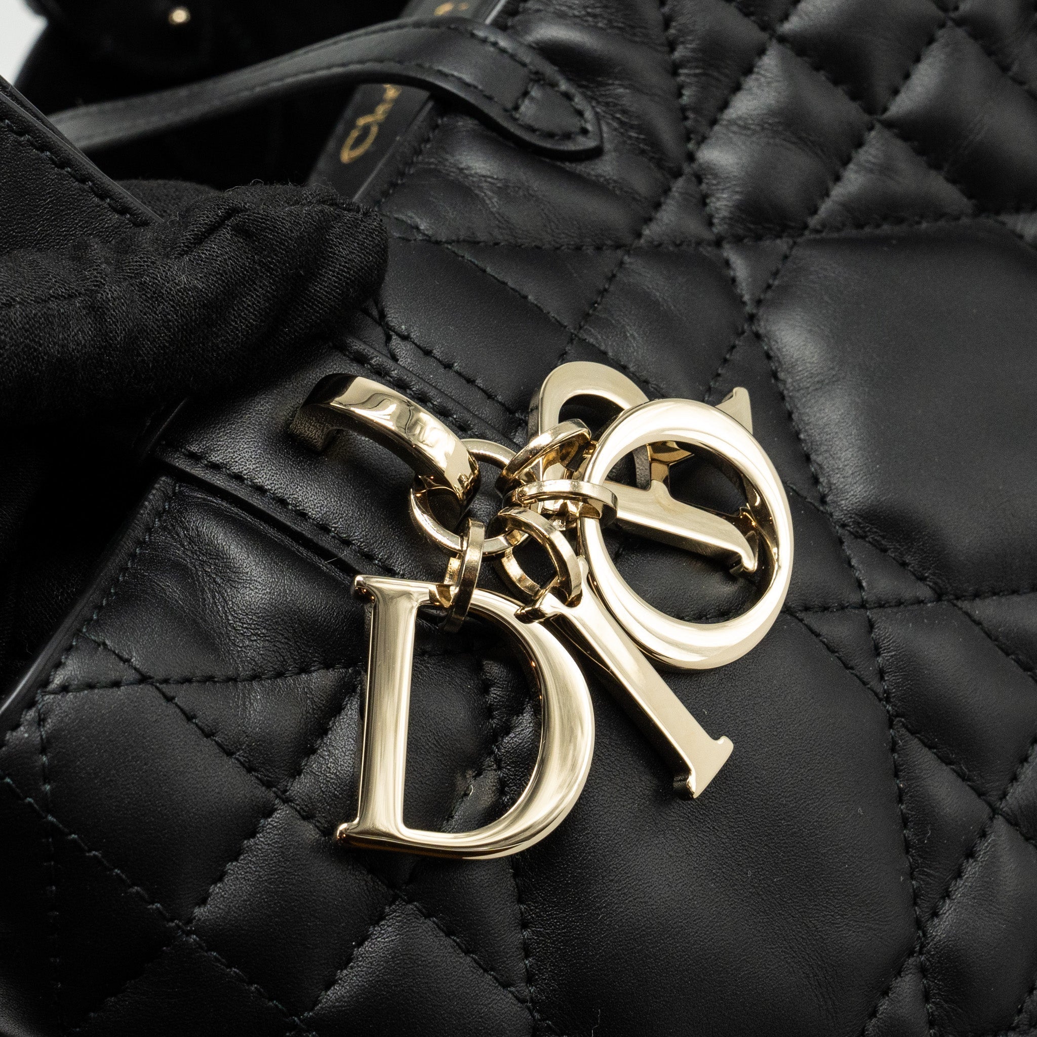 dior-medium-toujours-bag-macrocannage-calfskin-black-lghw