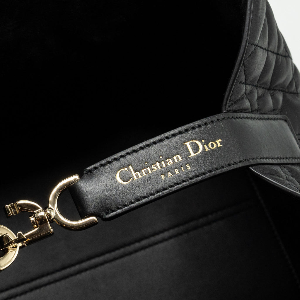 dior-medium-toujours-bag-macrocannage-calfskin-black-lghw