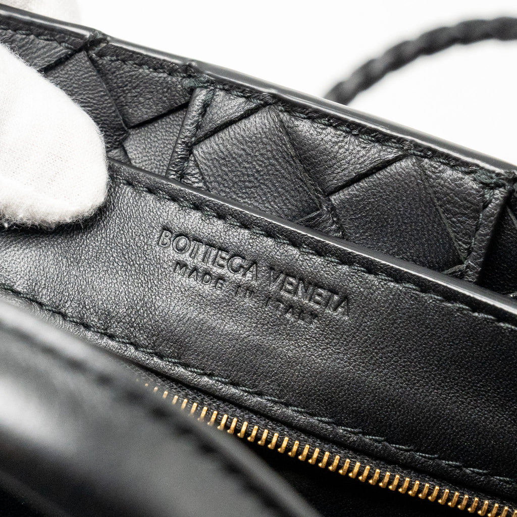 bottega-veneta-small-andiamo-bag-lambskin-black-ghw-1
