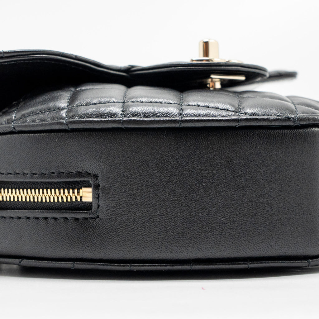 chanel-22s-cc-in-love-heart-bag-lambskin-black-lghw-microchip