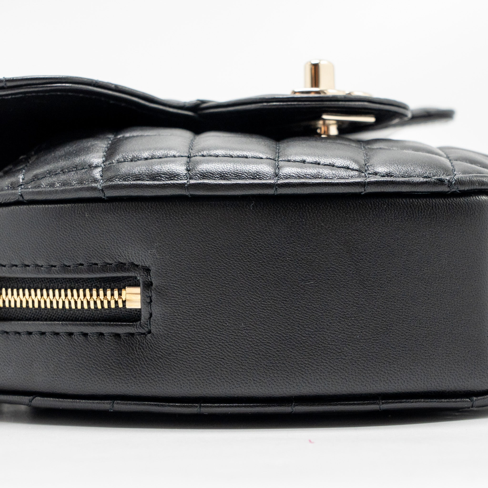 chanel-22s-cc-in-love-heart-bag-lambskin-black-lghw-microchip