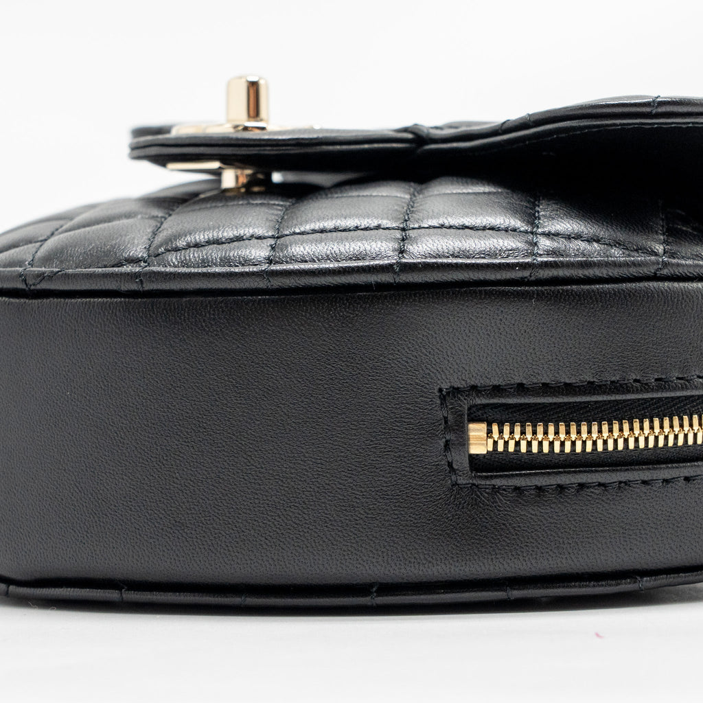 chanel-22s-cc-in-love-heart-bag-lambskin-black-lghw-microchip