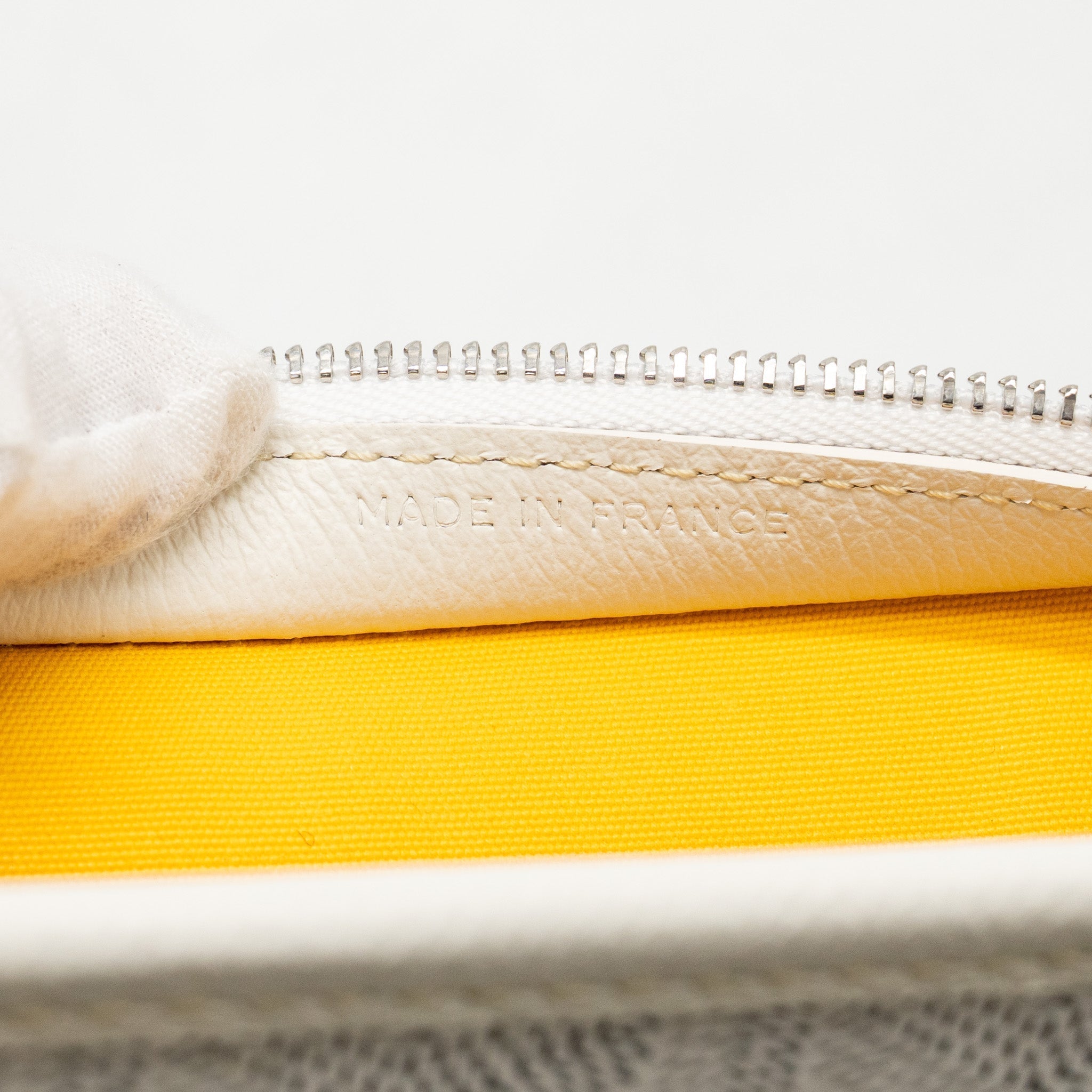 goyard-jouvence-mm-toiletry-bag-goyardine-canvas-white-shw-copy