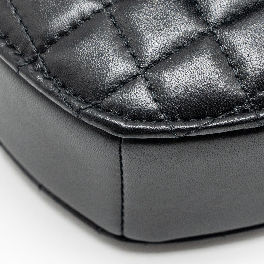 chanel-22s-cc-in-love-heart-bag-lambskin-black-lghw-microchip
