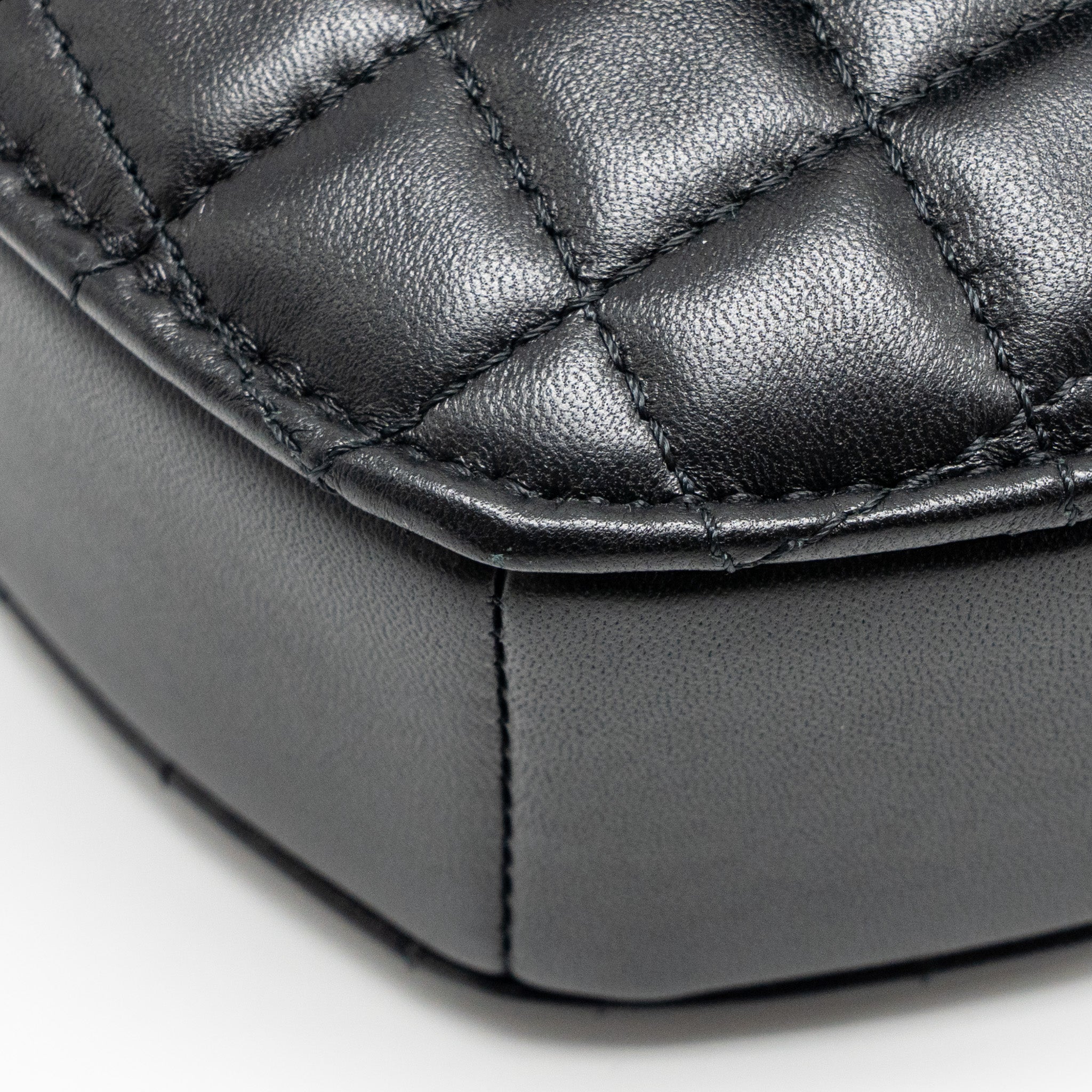 chanel-22s-cc-in-love-heart-bag-lambskin-black-lghw-microchip