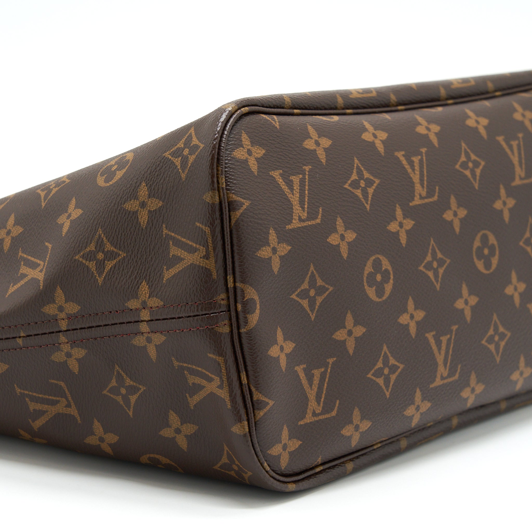 louis-vuitton-neverfull-cherry-mm-monogram-canvas-ghw