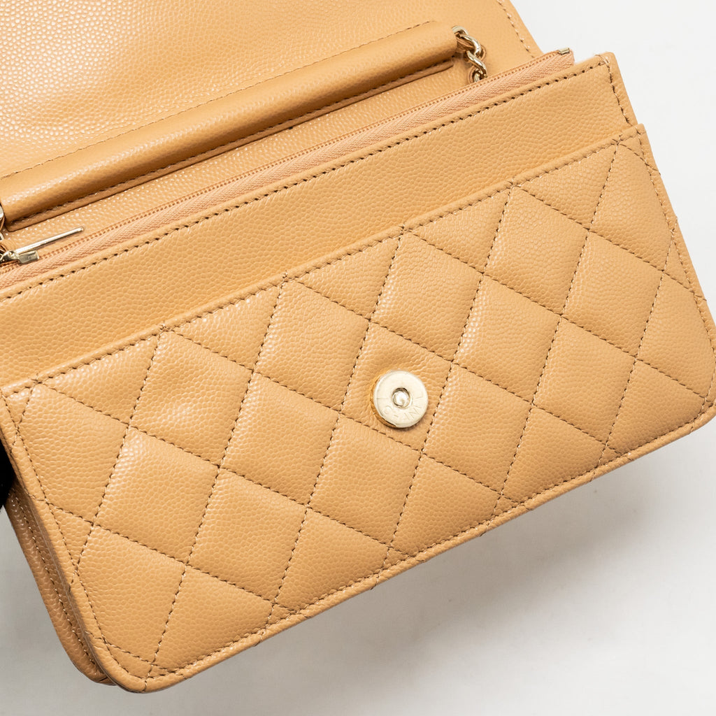 chanel-detailed-cc-classic-wallet-on-chain-caviar-beige-lghw-microchip