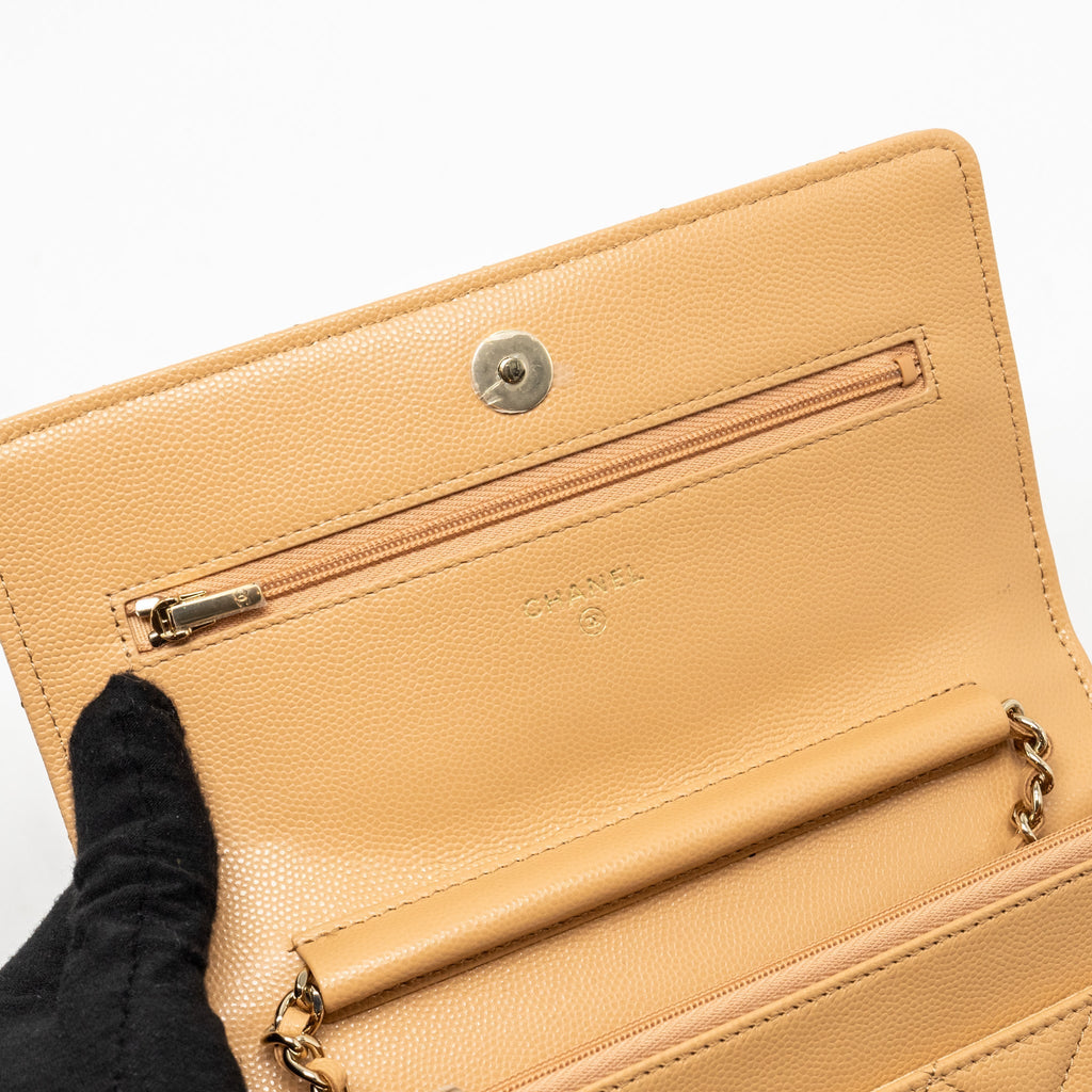 chanel-detailed-cc-classic-wallet-on-chain-caviar-beige-lghw-microchip