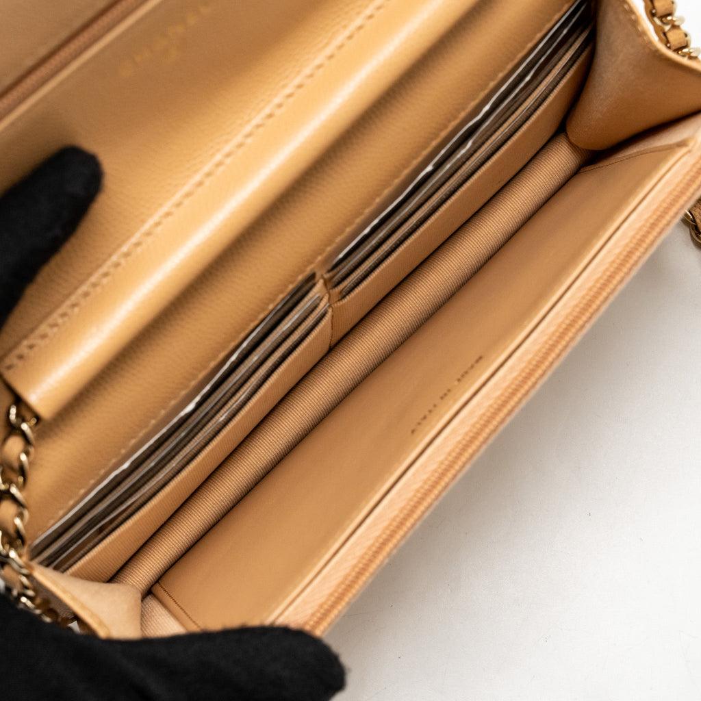chanel-detailed-cc-classic-wallet-on-chain-caviar-beige-lghw-microchip