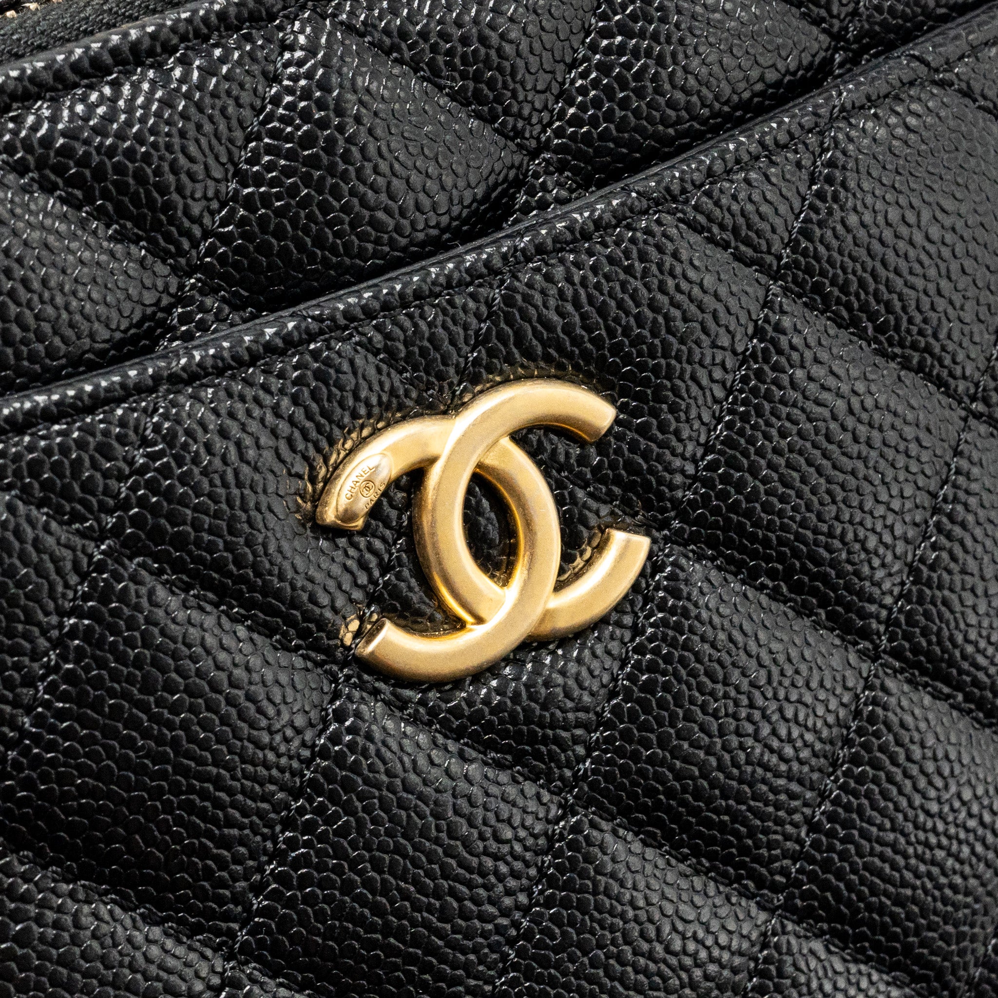 chanel-logo-detailed-handle-mini-pick-me-up-vanity-case-caviar-black-ghw-microchip