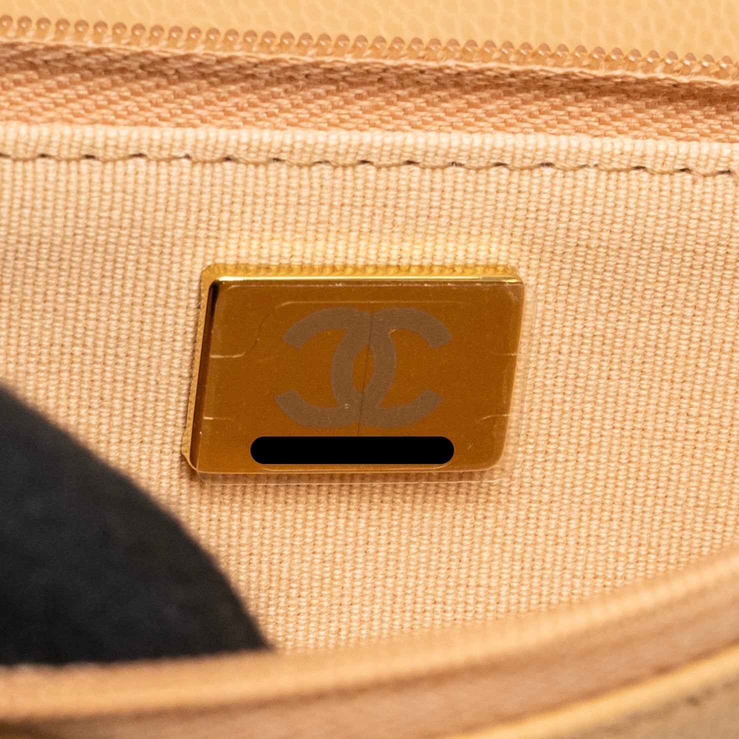 chanel-detailed-cc-classic-wallet-on-chain-caviar-beige-lghw-microchip