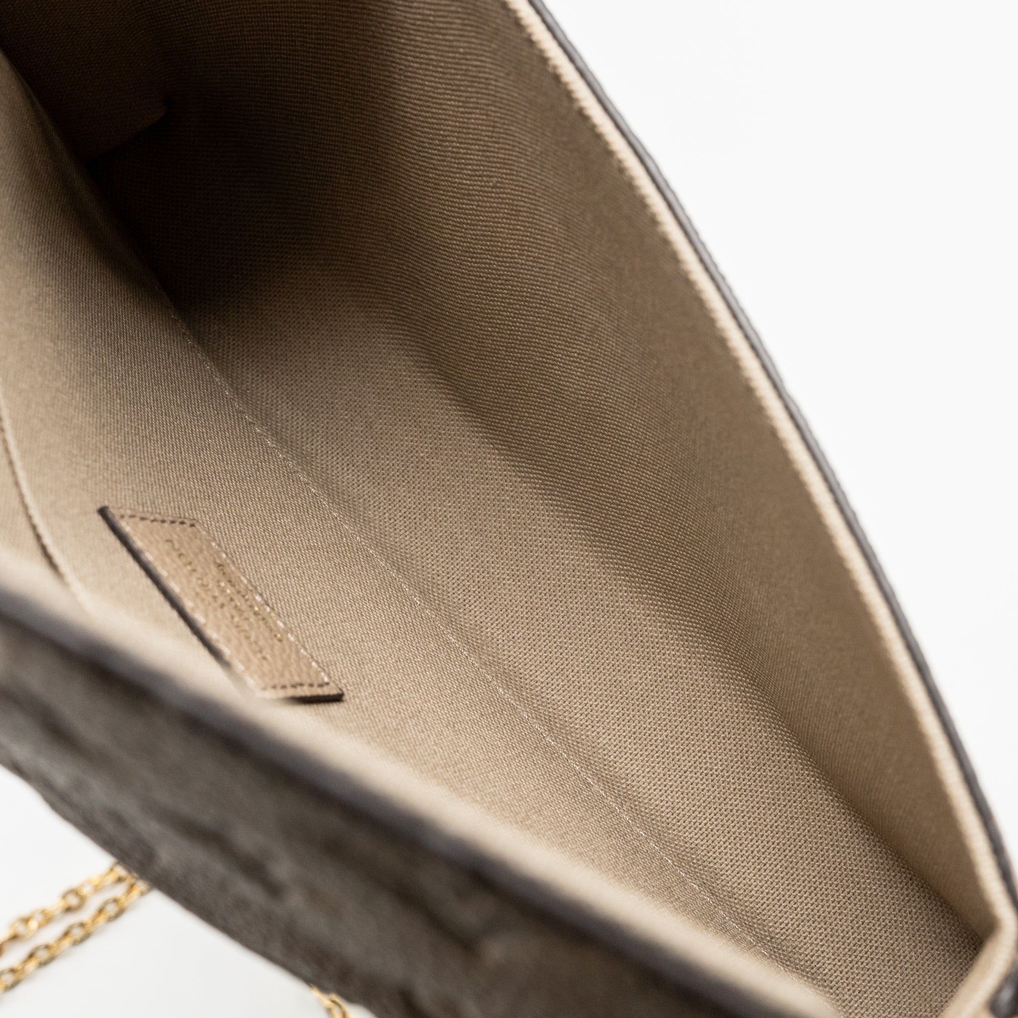 louis-vuitton-felicie-pochette-monogram-empreinte-tourterelle-ghw