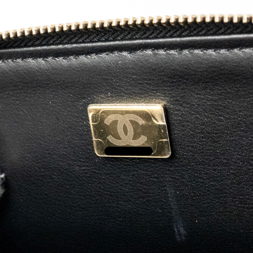 chanel-logo-detailed-handle-mini-pick-me-up-vanity-case-caviar-black-ghw-microchip