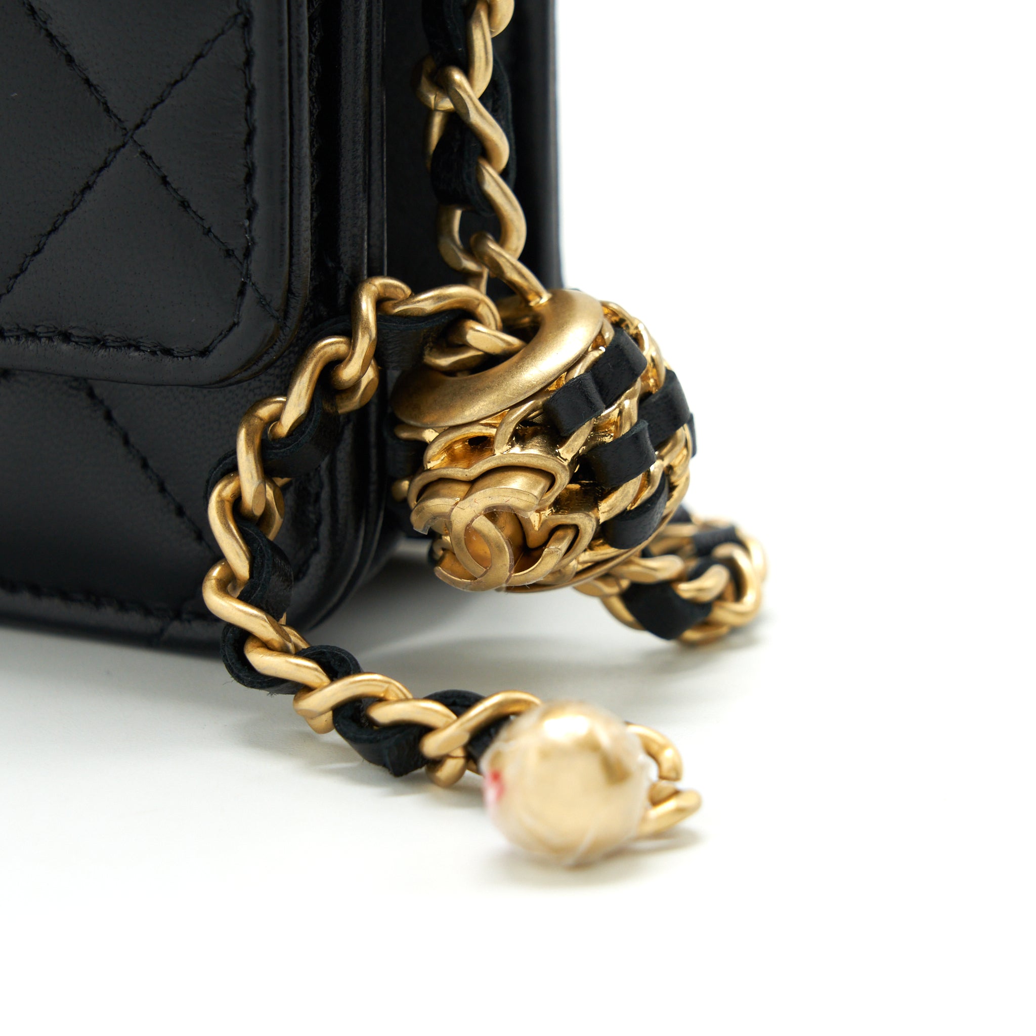 chanel-22s-pearl-crush-wallet-on-chain-lambskin-black-ghw-microchip