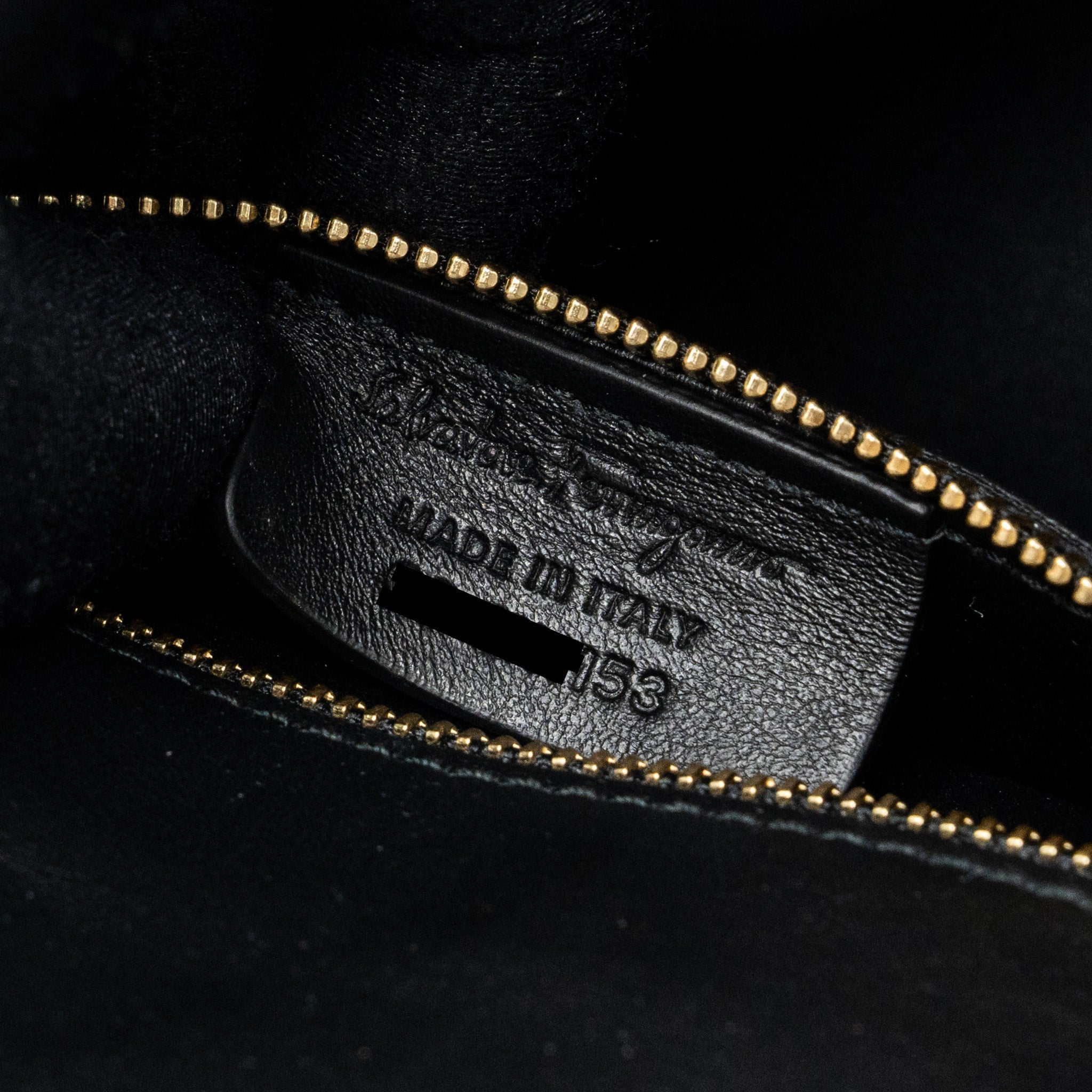 ferragamo-glancing-quilted-leather-shoulder-bag-calfskin-black-ghw