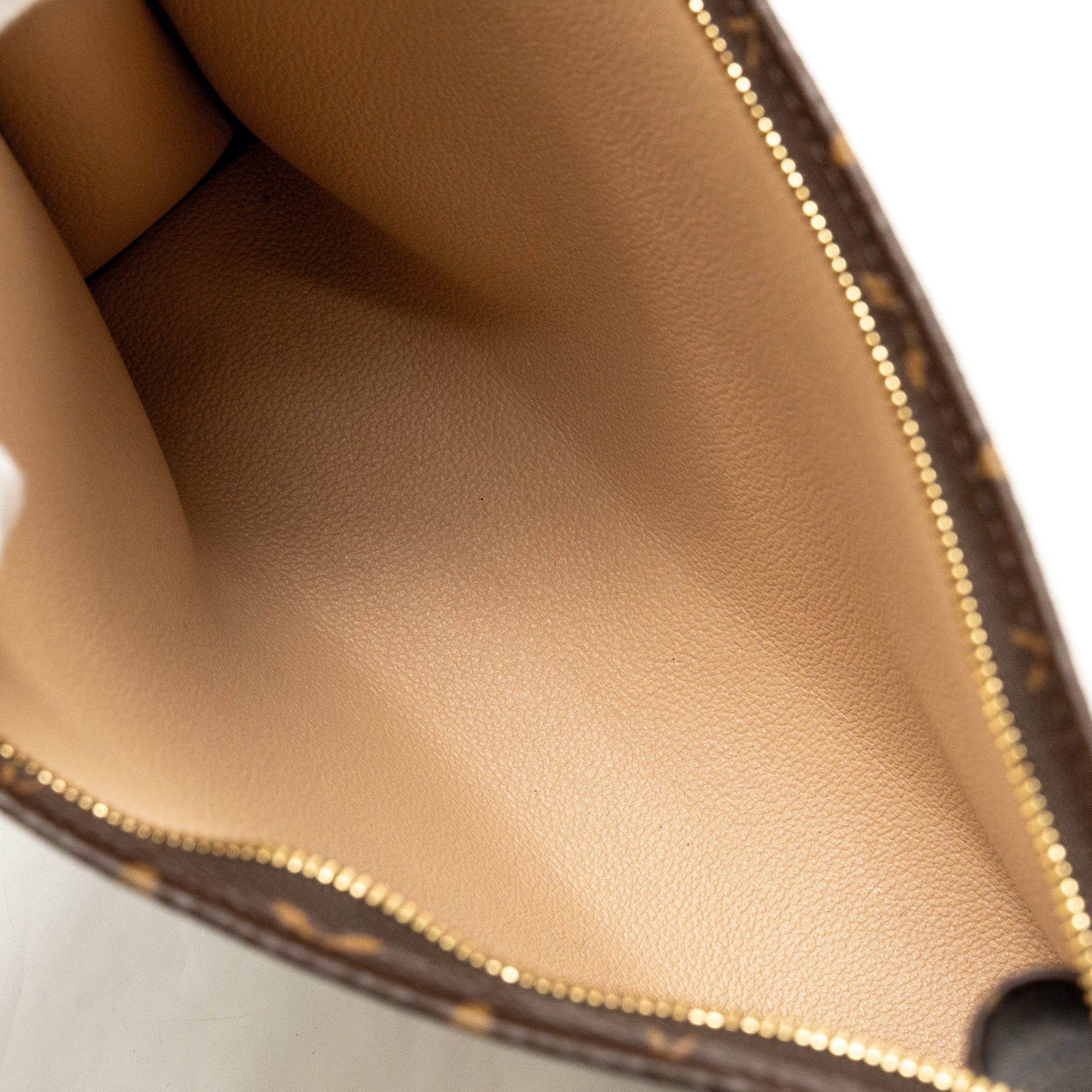 louis-vuitton-toiletry-pochette-26-monogram-canvas-ghw-13