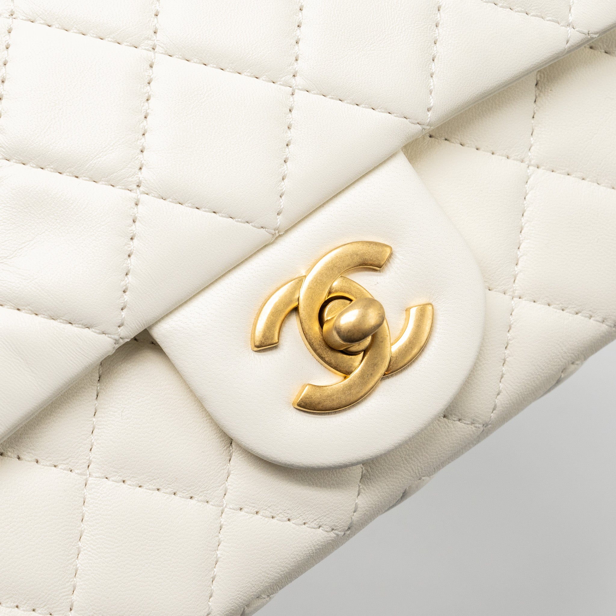 chanel-22c-pearl-crush-mini-rectangular-flap-bag-lambskin-white-ghw-microchip