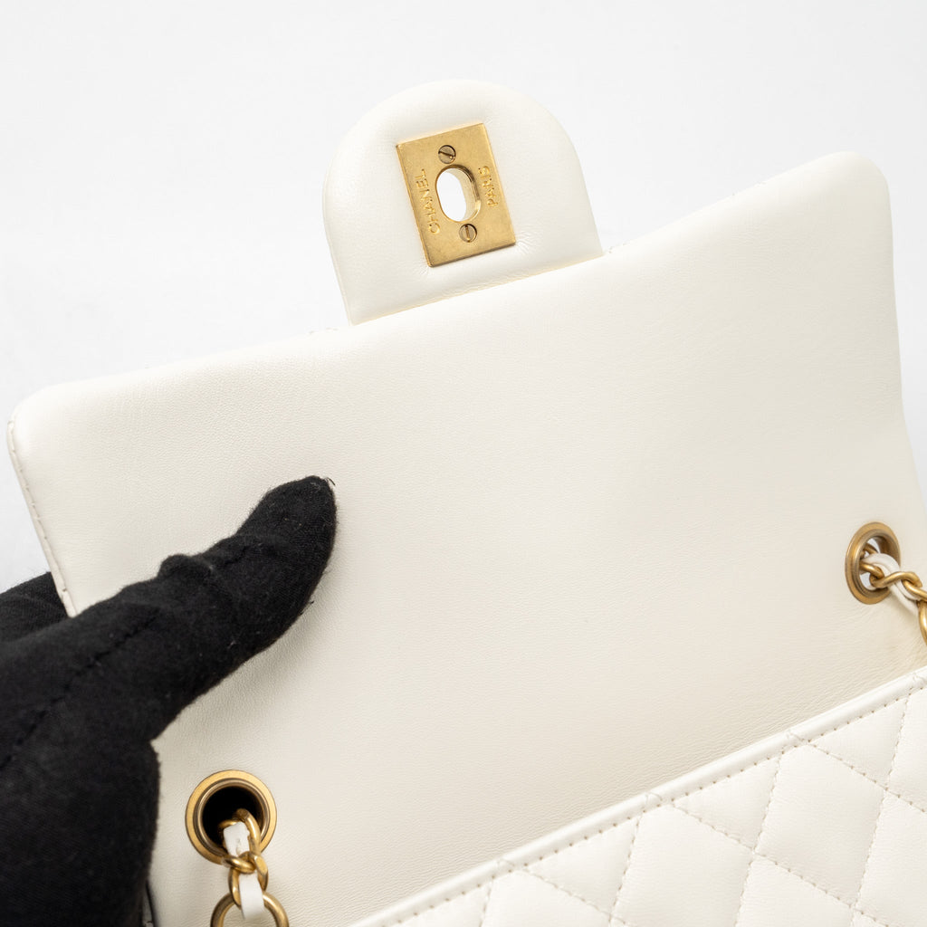 chanel-22c-pearl-crush-mini-rectangular-flap-bag-lambskin-white-ghw-microchip