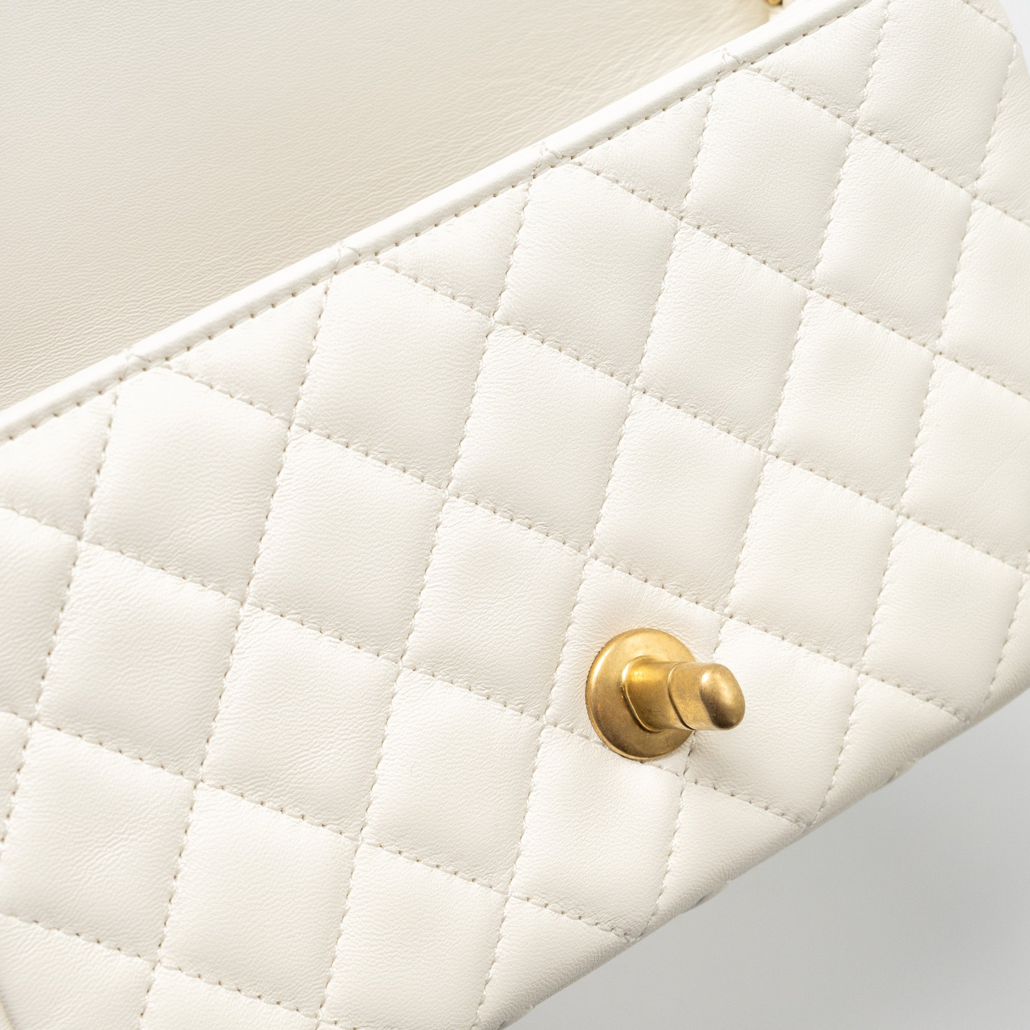 chanel-22c-pearl-crush-mini-rectangular-flap-bag-lambskin-white-ghw-microchip