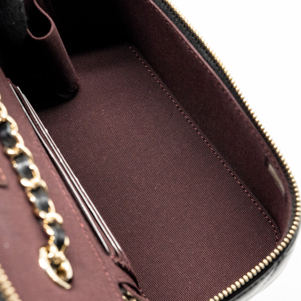 chanel-long-vanity-case-with-chain-lambskin-black-lghw