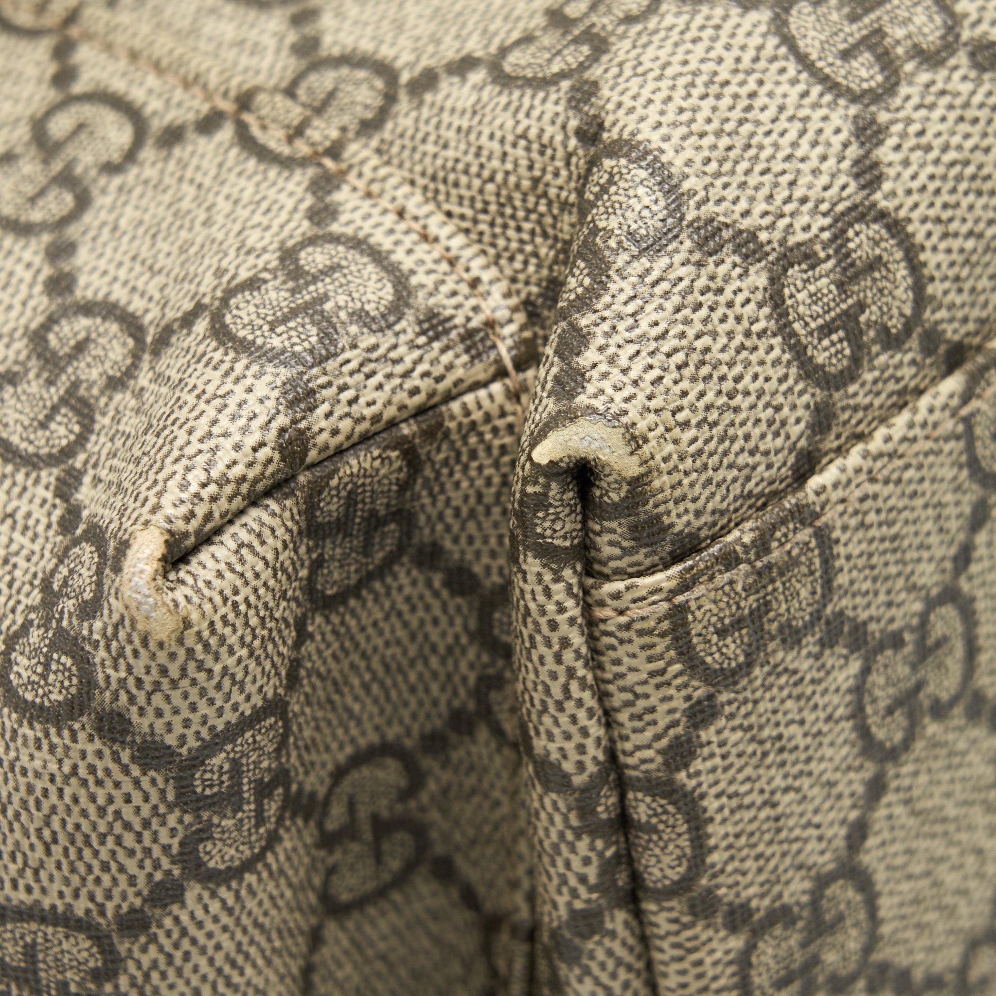 gucci-gg-supreme-canvas-diaper-bag