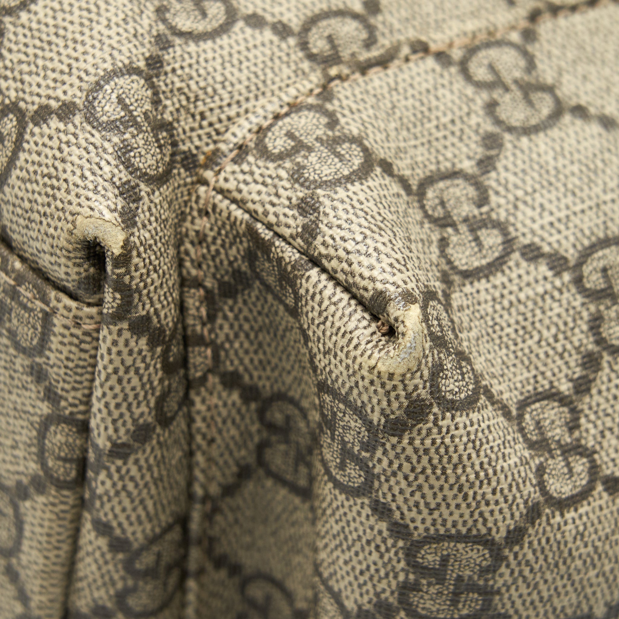 gucci-gg-supreme-canvas-diaper-bag