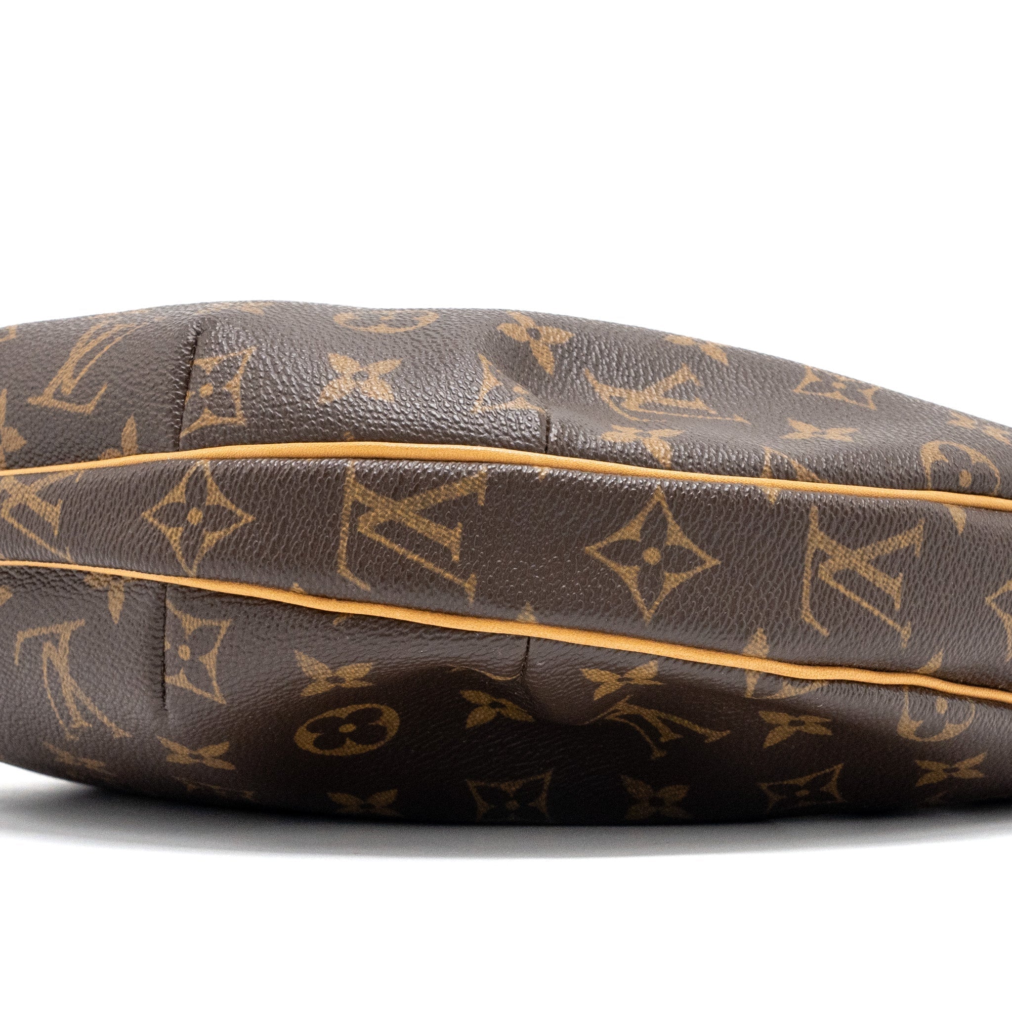 louis-vuitton-vintage-loop-shoulder-bag-monogram-canvas-ghw