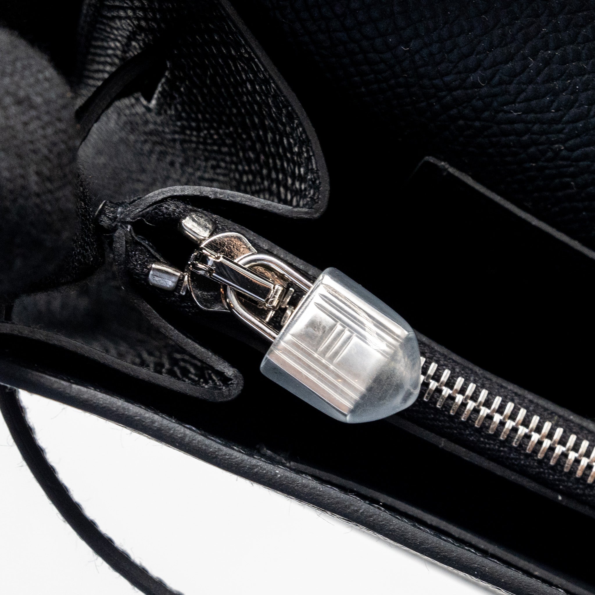 hermes-kelly-to-go-epsom-black-shw-stamp-b