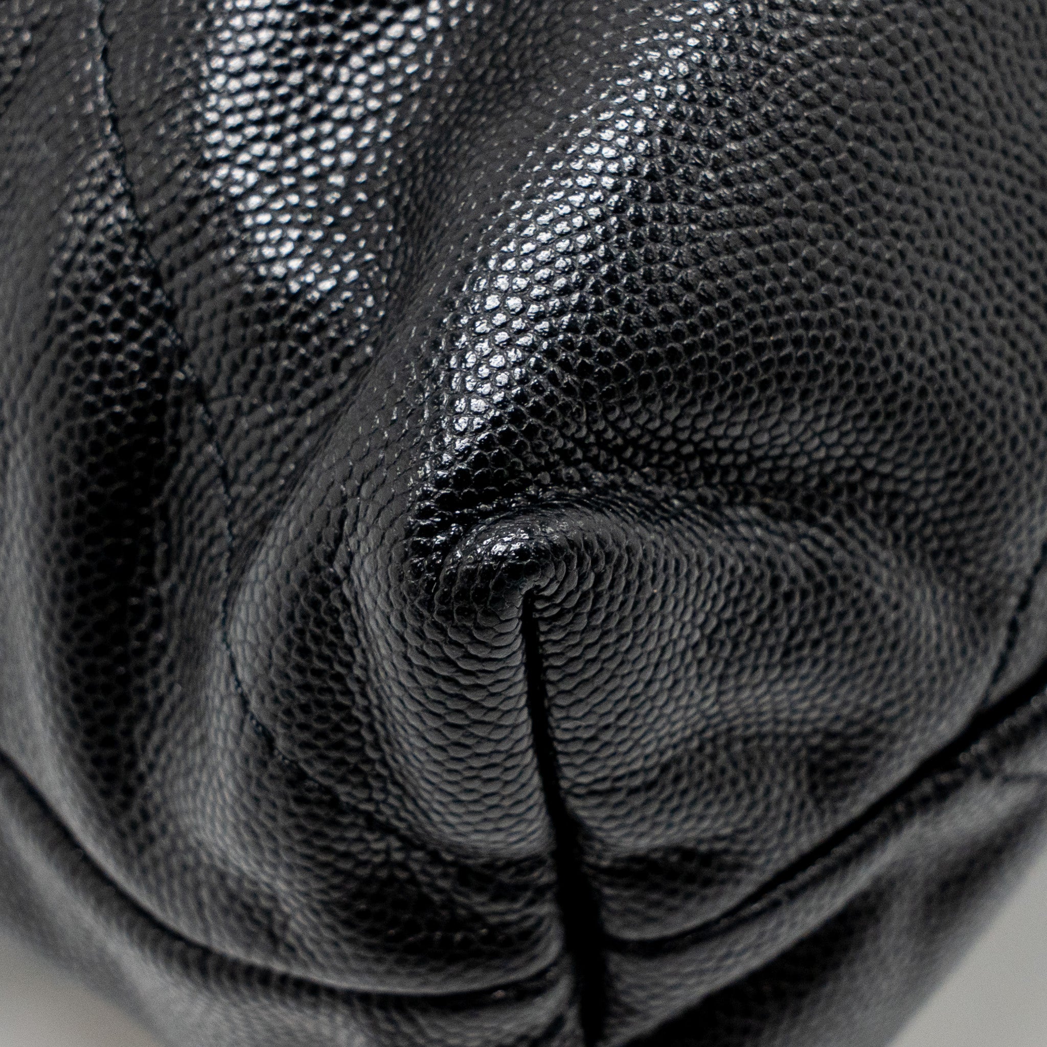 chanel-medium-22-bag-black-letter-caviar-black-ghw-microchip-copy