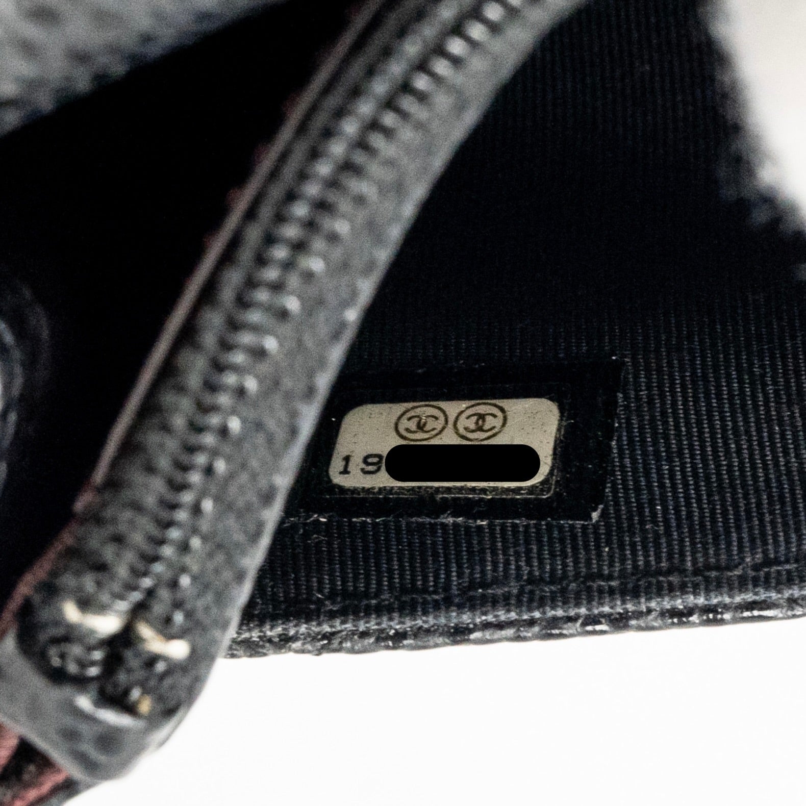 chanel-classic-wallet-on-chain-caviar-black-ghw-21