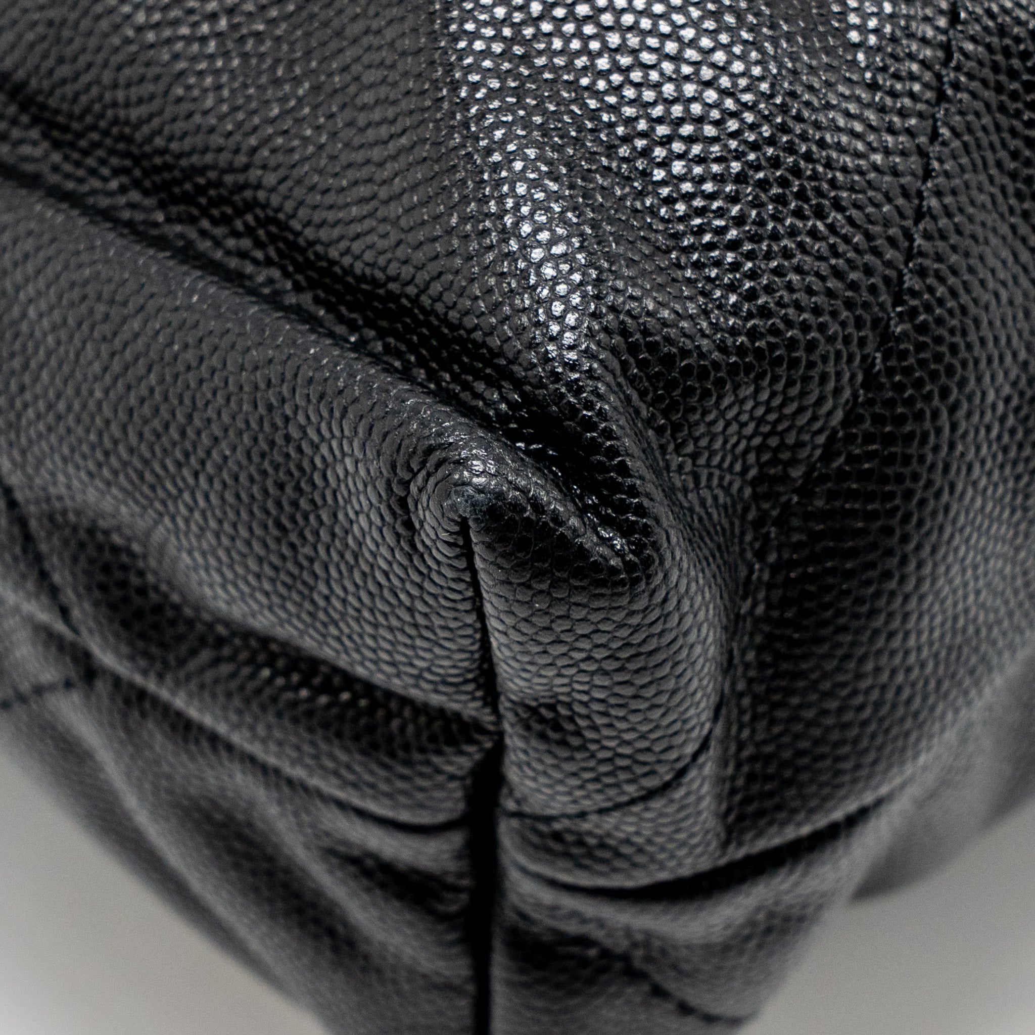 chanel-medium-22-bag-black-letter-caviar-black-ghw-microchip-copy