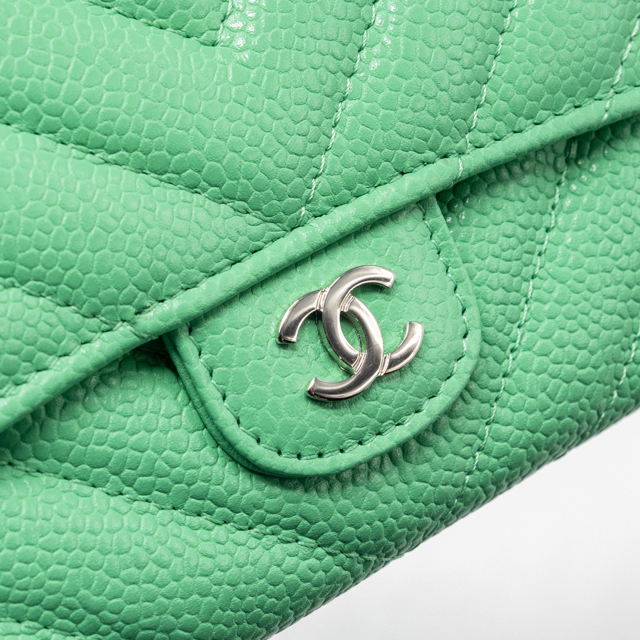 chanel-medium-chevron-quilted-classic-flap-wallet-caviar-green-shw