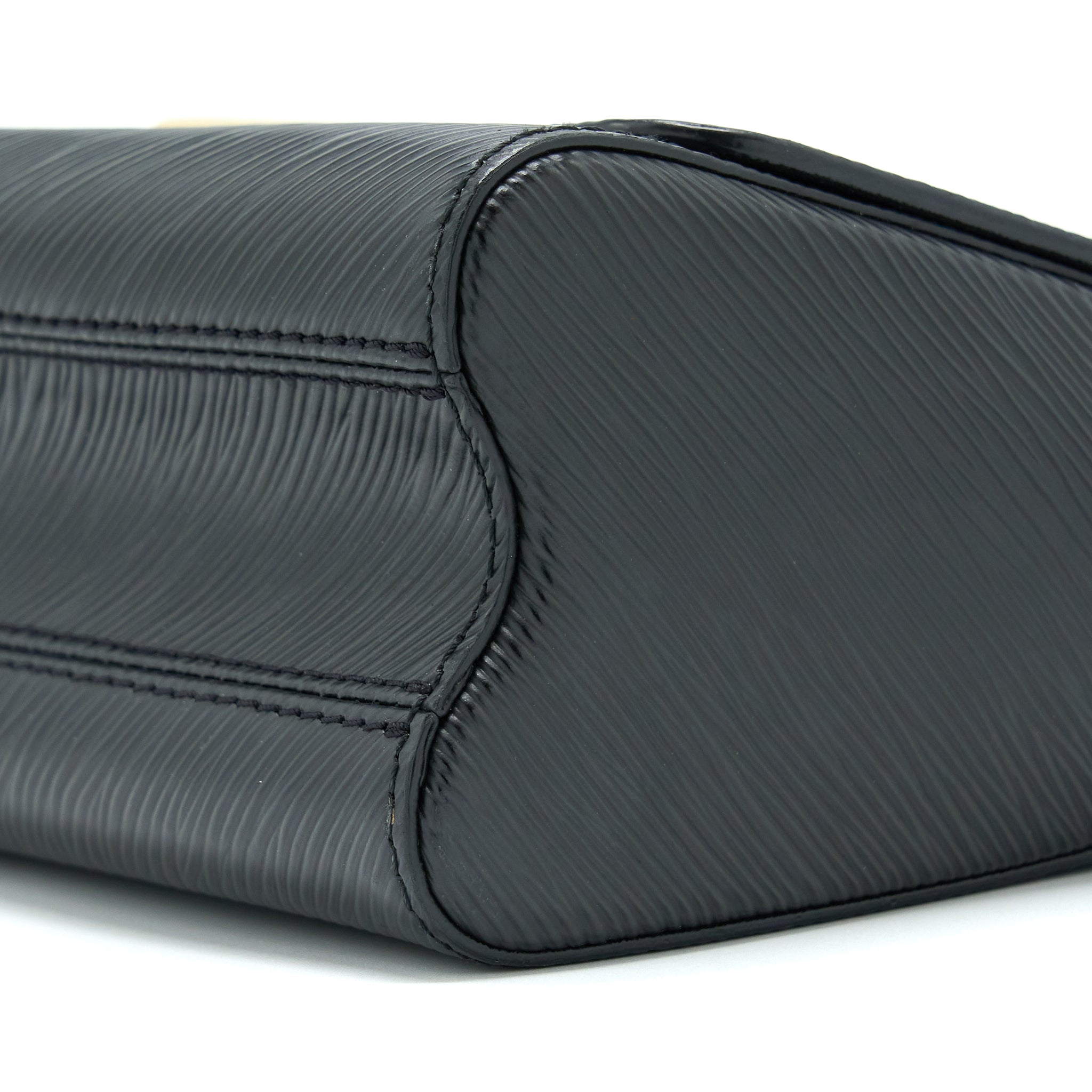 louis-vuitton-twist-mm-epi-black-ghw