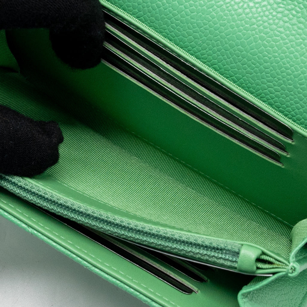 chanel-medium-chevron-quilted-classic-flap-wallet-caviar-green-shw