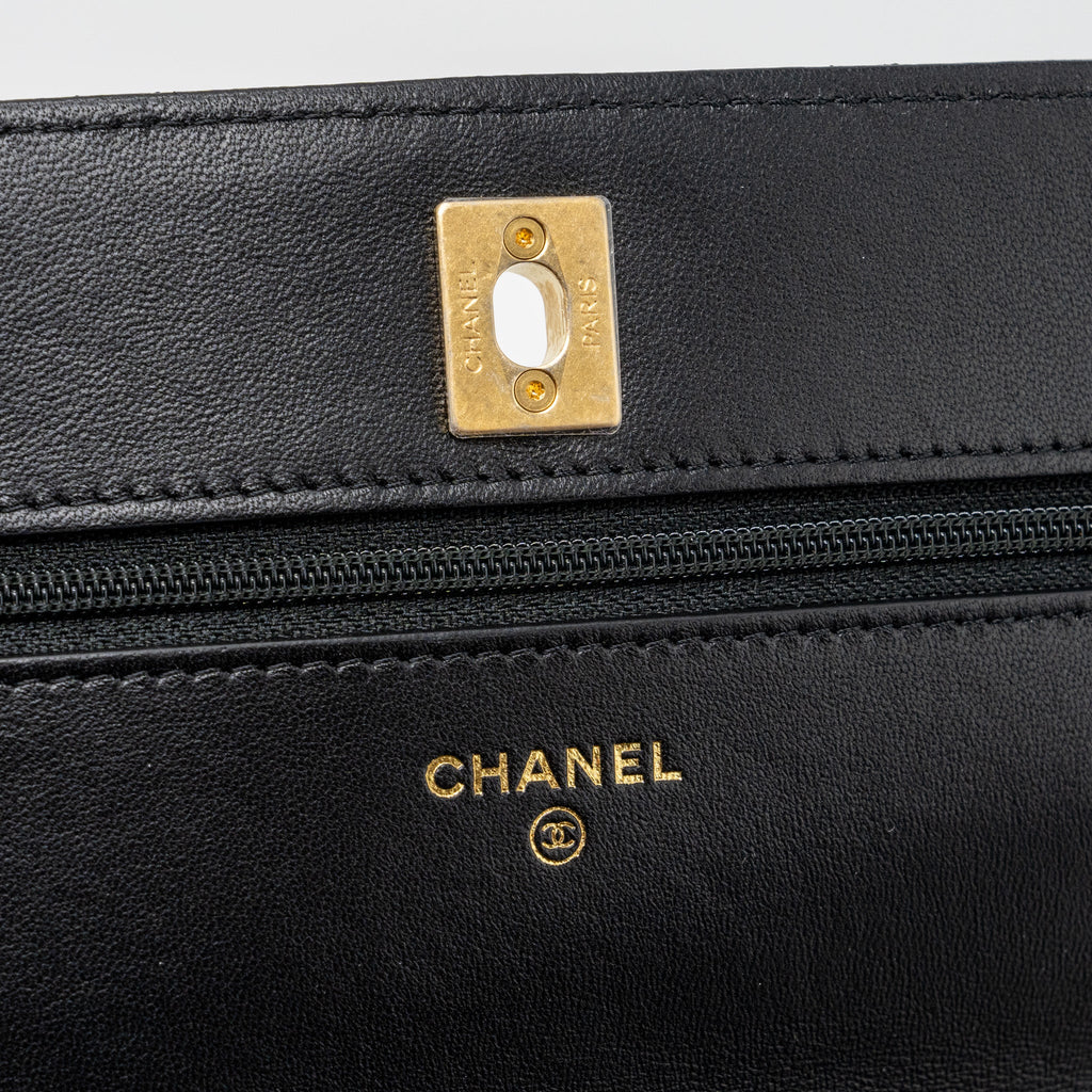 chanel-23k-pearl-crush-wallet-on-chain-lambskin-blackmicrochip