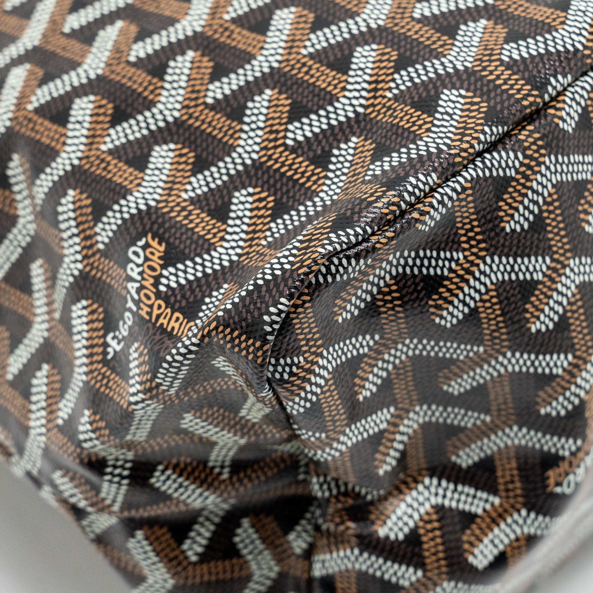 goyard-boheme-hobo-bag-goyardine-canvas-calfskin-brown-shw