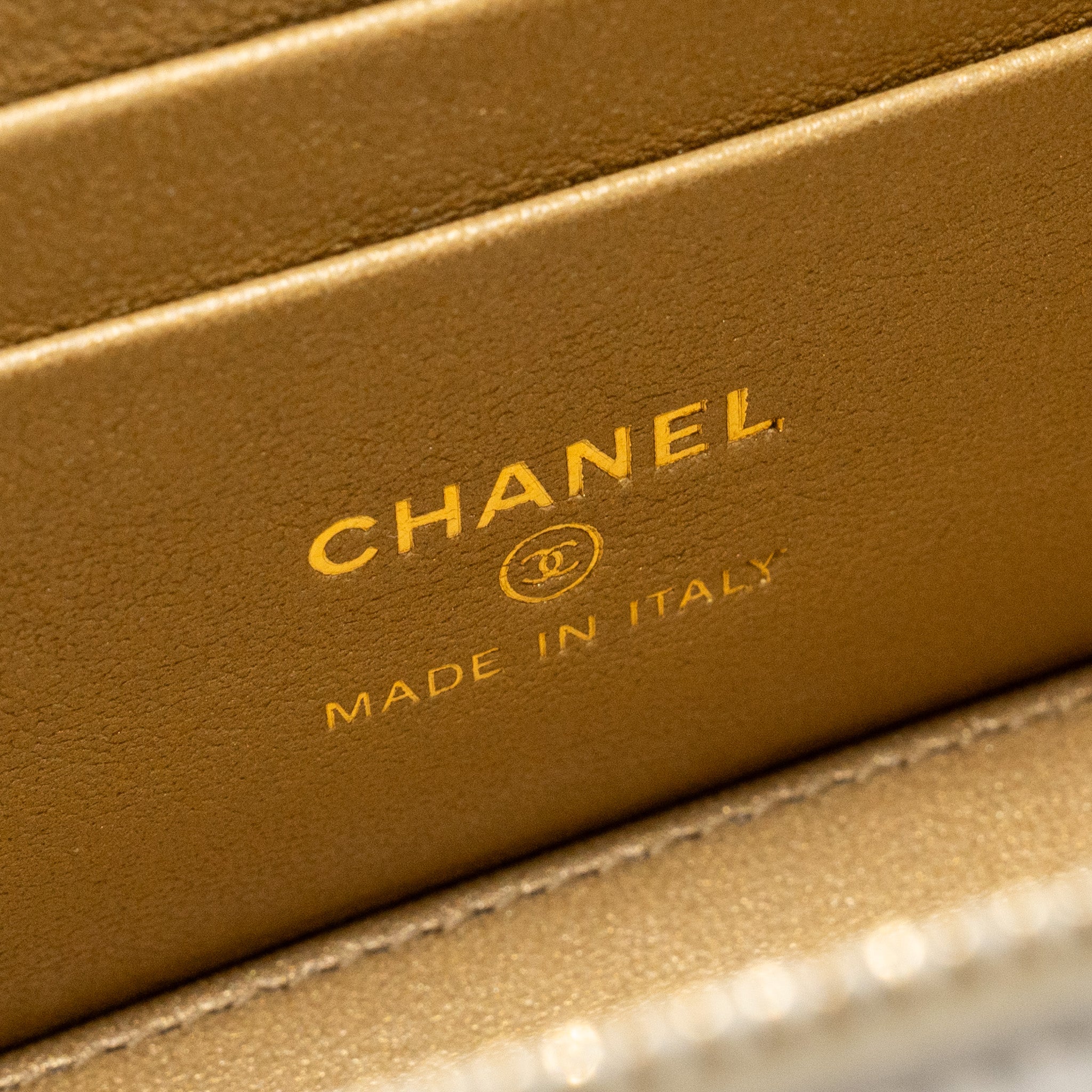 chanel-letter-cc-logo-chain-long-vanity-case-lambskin-whit-ghwmicrochip