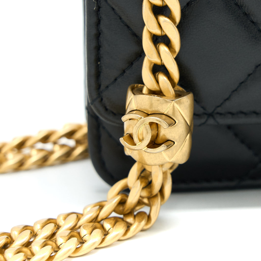 chanel-22k-gold-pillar-wallet-on-chain-lambskin-ghw