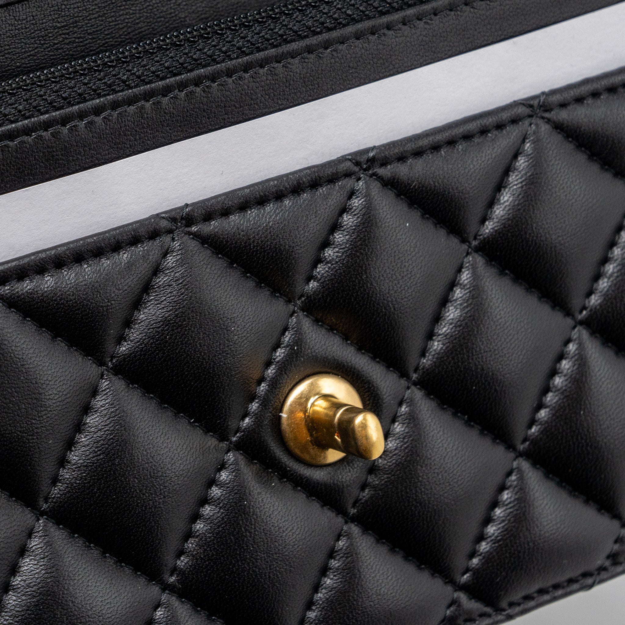 chanel-23k-pearl-crush-wallet-on-chain-lambskin-blackmicrochip