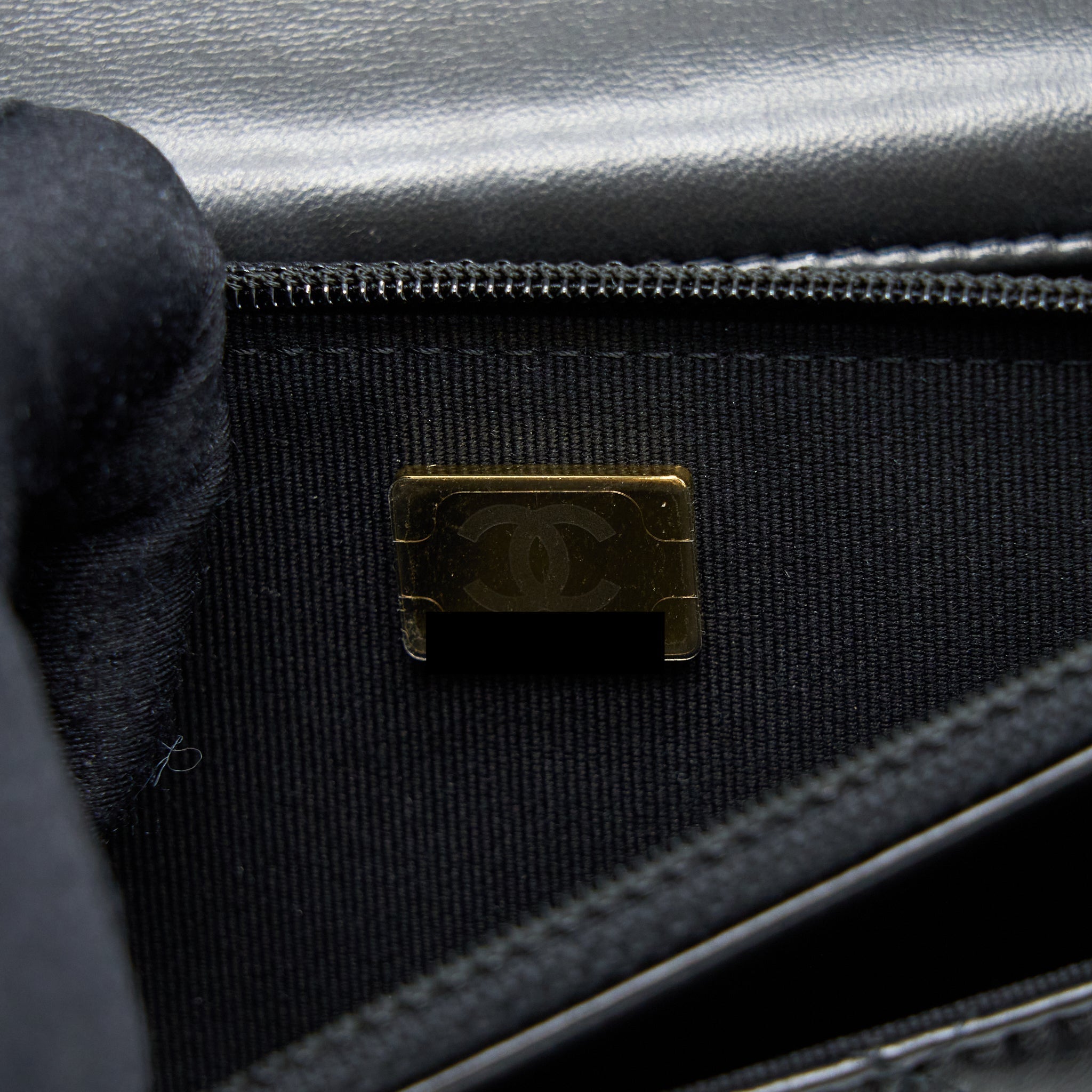 chanel-22k-gold-pillar-wallet-on-chain-lambskin-ghw