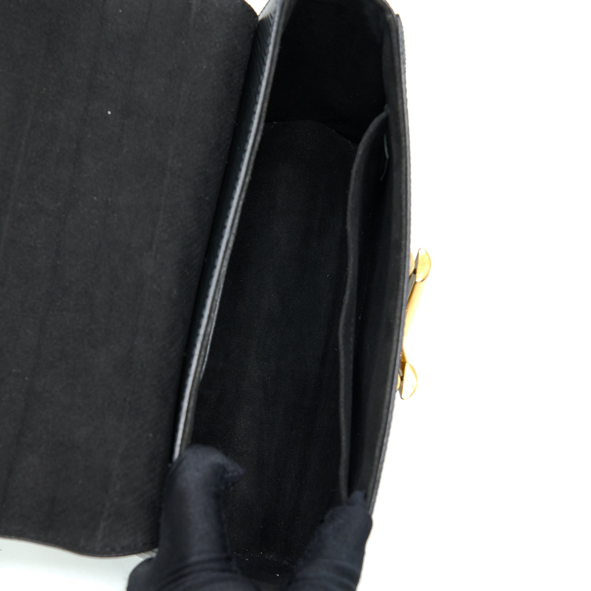 louis-vuitton-twist-mm-epi-black-ghw