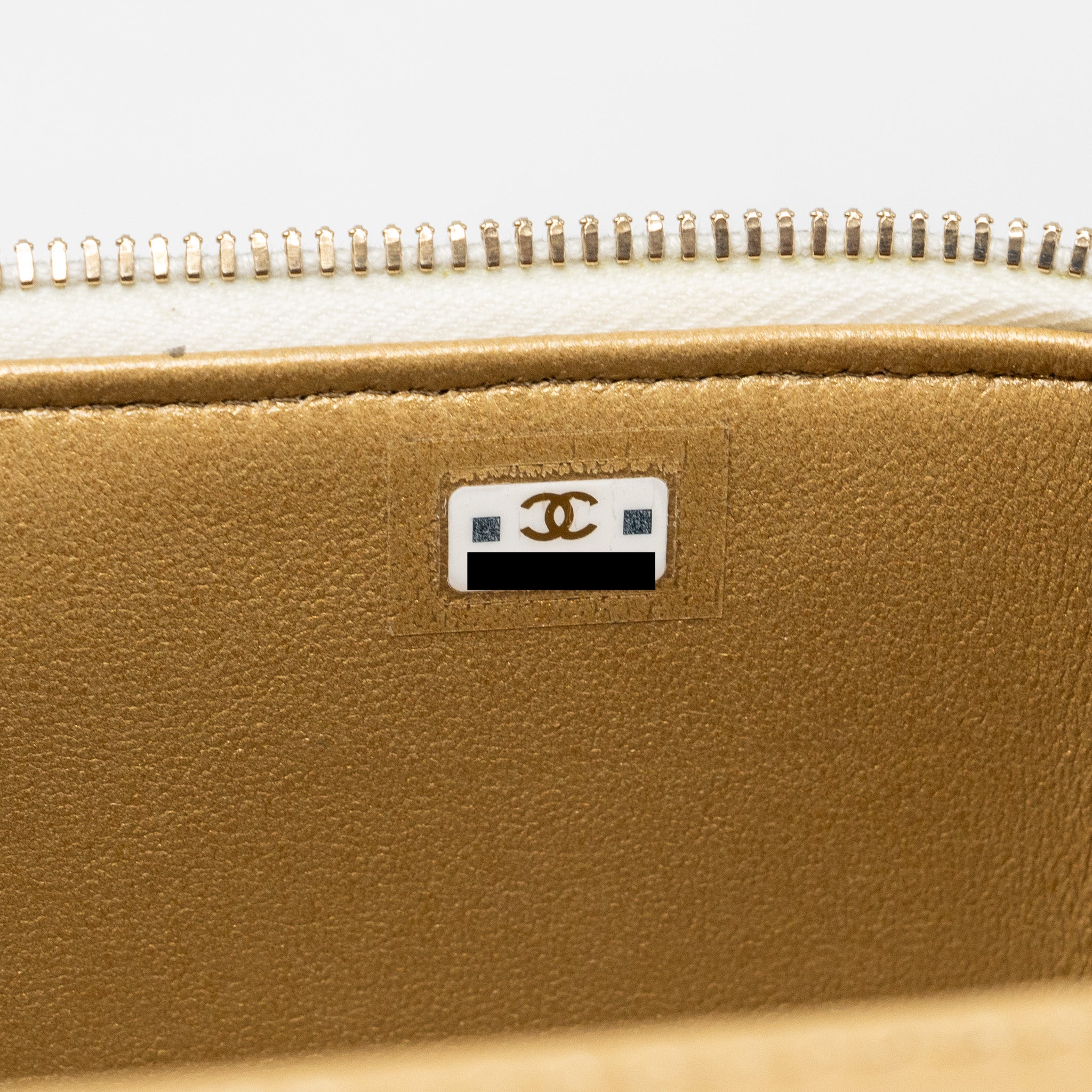 chanel-letter-cc-logo-chain-long-vanity-case-lambskin-whit-ghwmicrochip