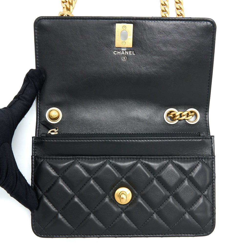 chanel-22k-gold-pillar-wallet-on-chain-lambskin-ghw